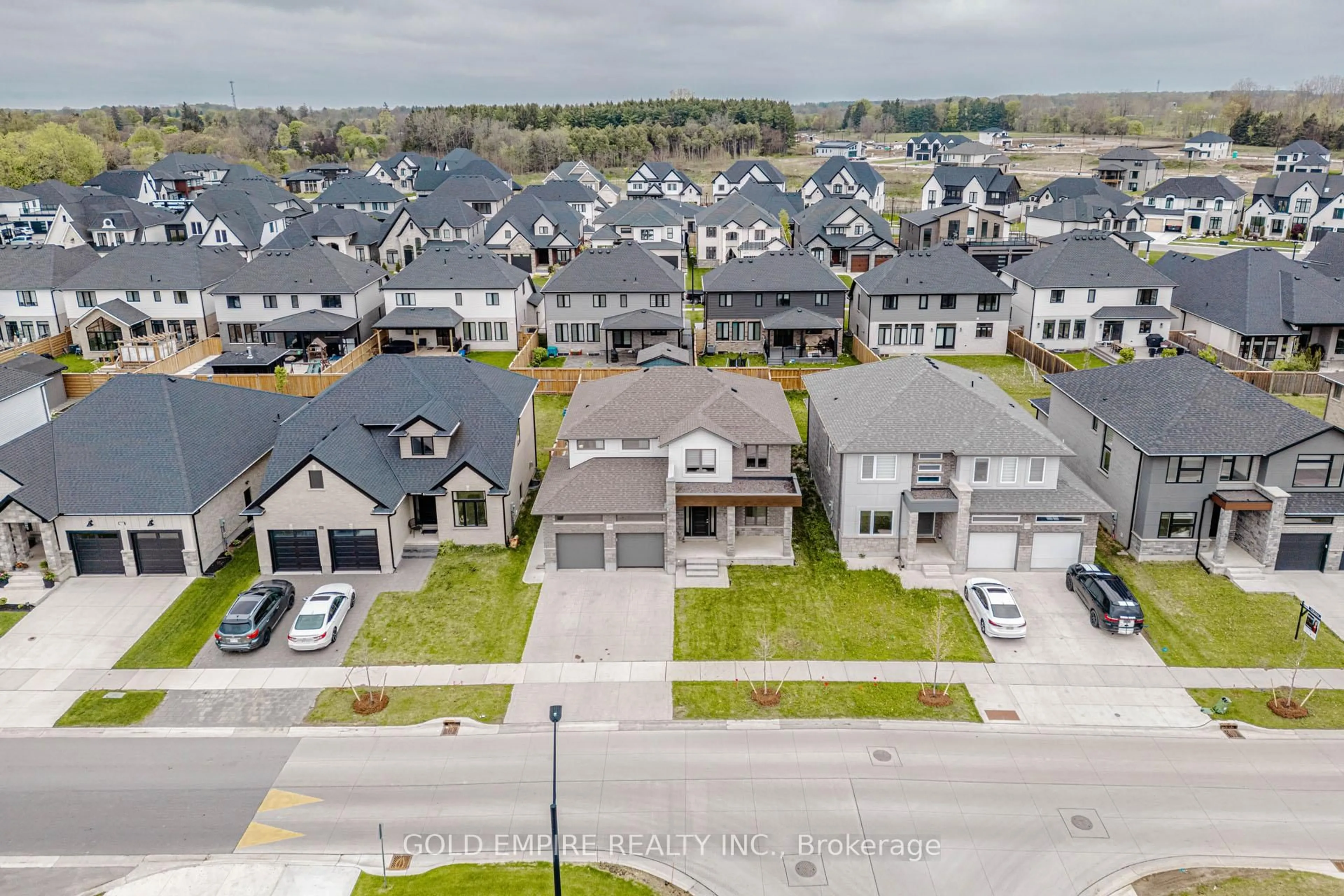 A pic from outside/outdoor area/front of a property/back of a property/a pic from drone, street for 4091 CAMPBELL St, London South Ontario N6P 0H5