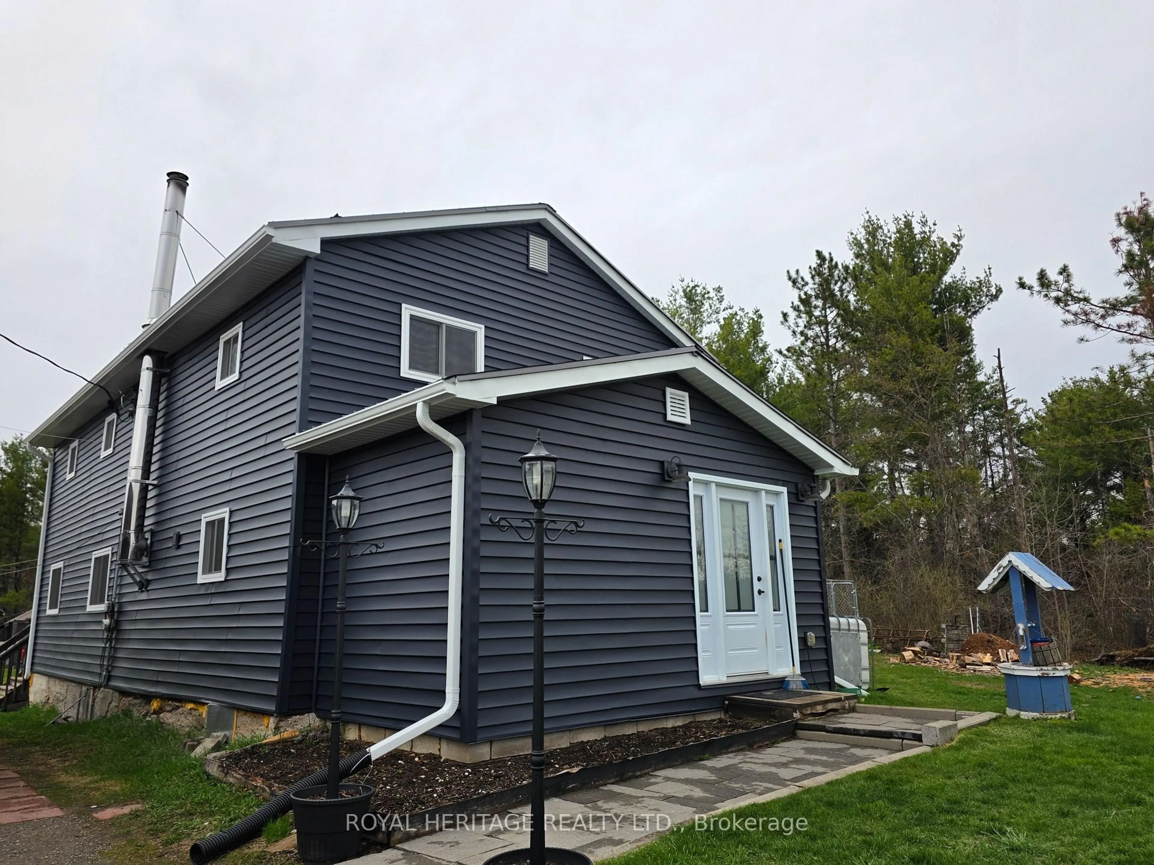 Home with vinyl exterior material, building for 20 Lilac Lane, Madoc Ontario K0K 1Y0