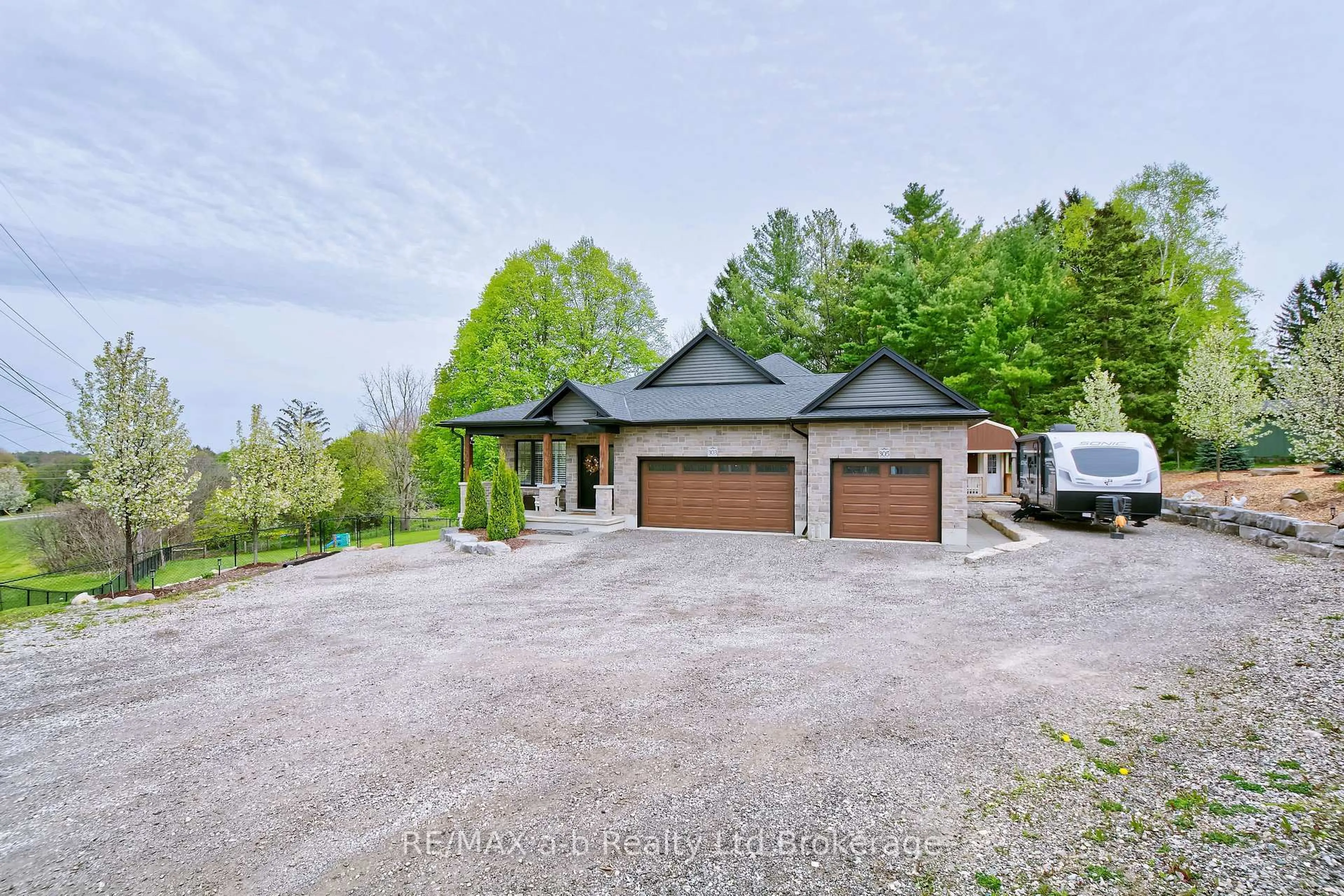 A pic from outside/outdoor area/front of a property/back of a property/a pic from drone, unknown for 305 Robinson St, Woodstock Ontario N4S 3B8