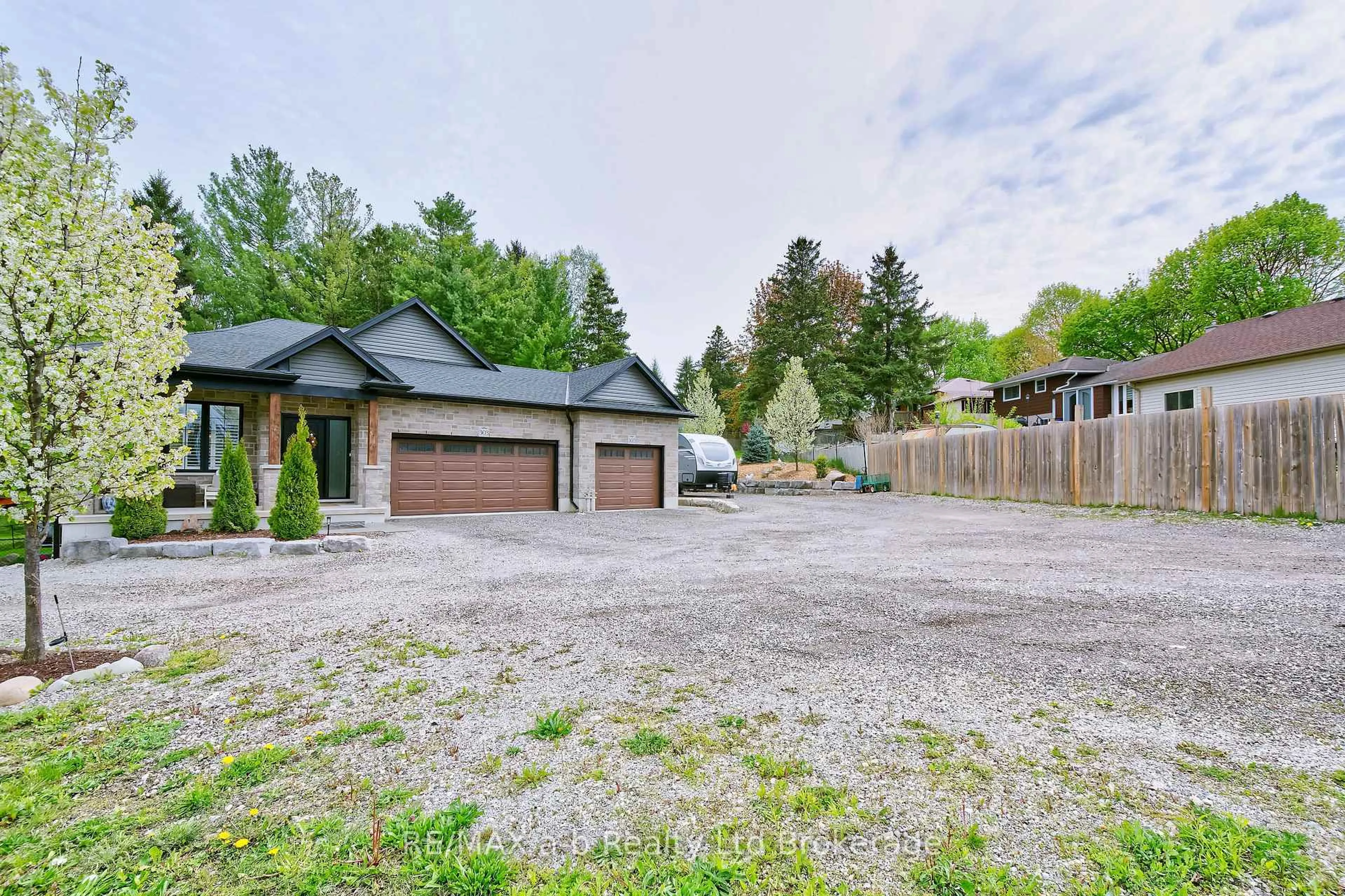 A pic from outside/outdoor area/front of a property/back of a property/a pic from drone, unknown for 305 Robinson St, Woodstock Ontario N4S 3B8