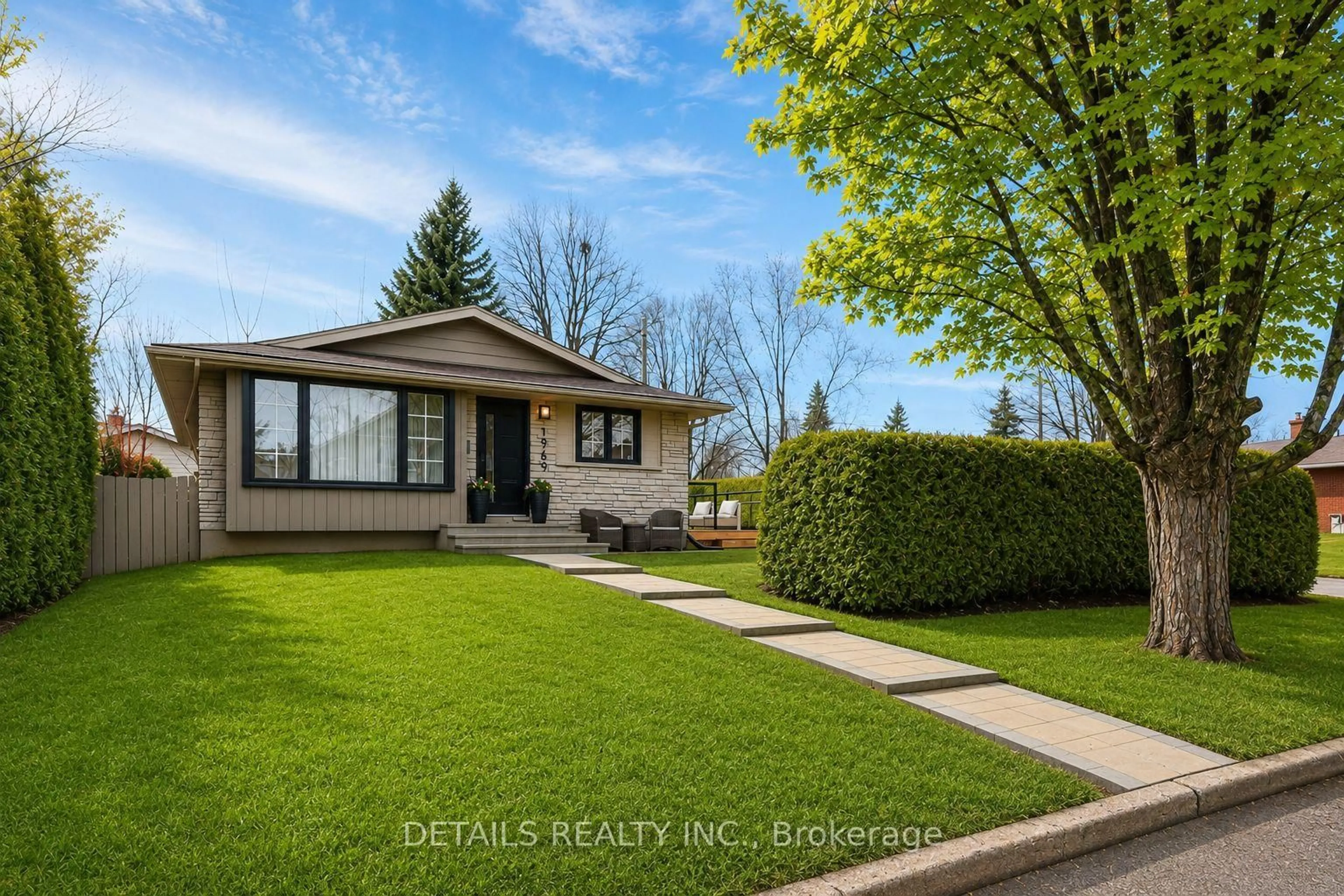 Home with vinyl exterior material, street for 1969 Sharel Dr, Ottawa Ontario K1H 6W3