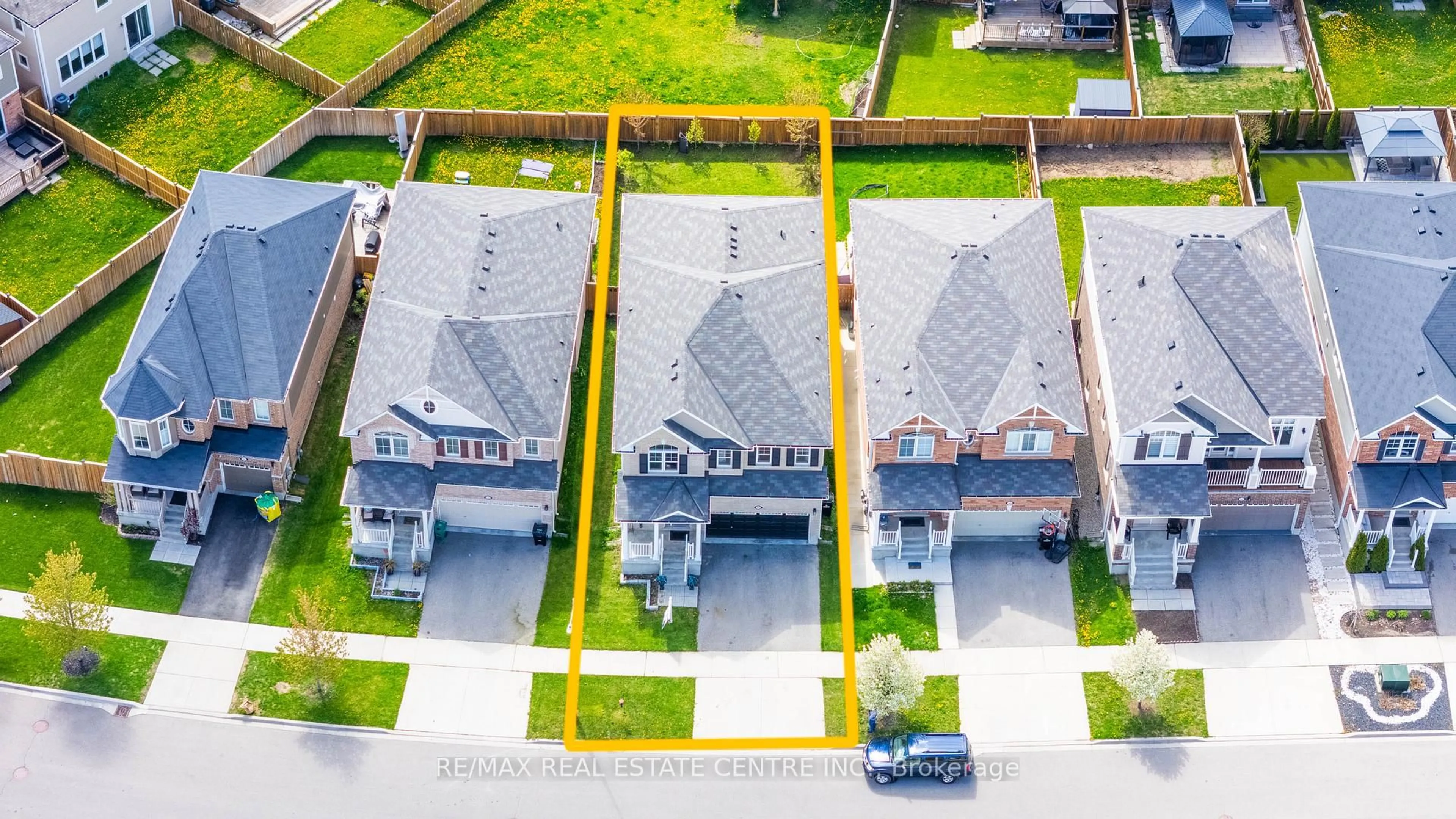 A pic from outside/outdoor area/front of a property/back of a property/a pic from drone, street for 460 Equestrian Way, Cambridge Ontario N3E 0B6