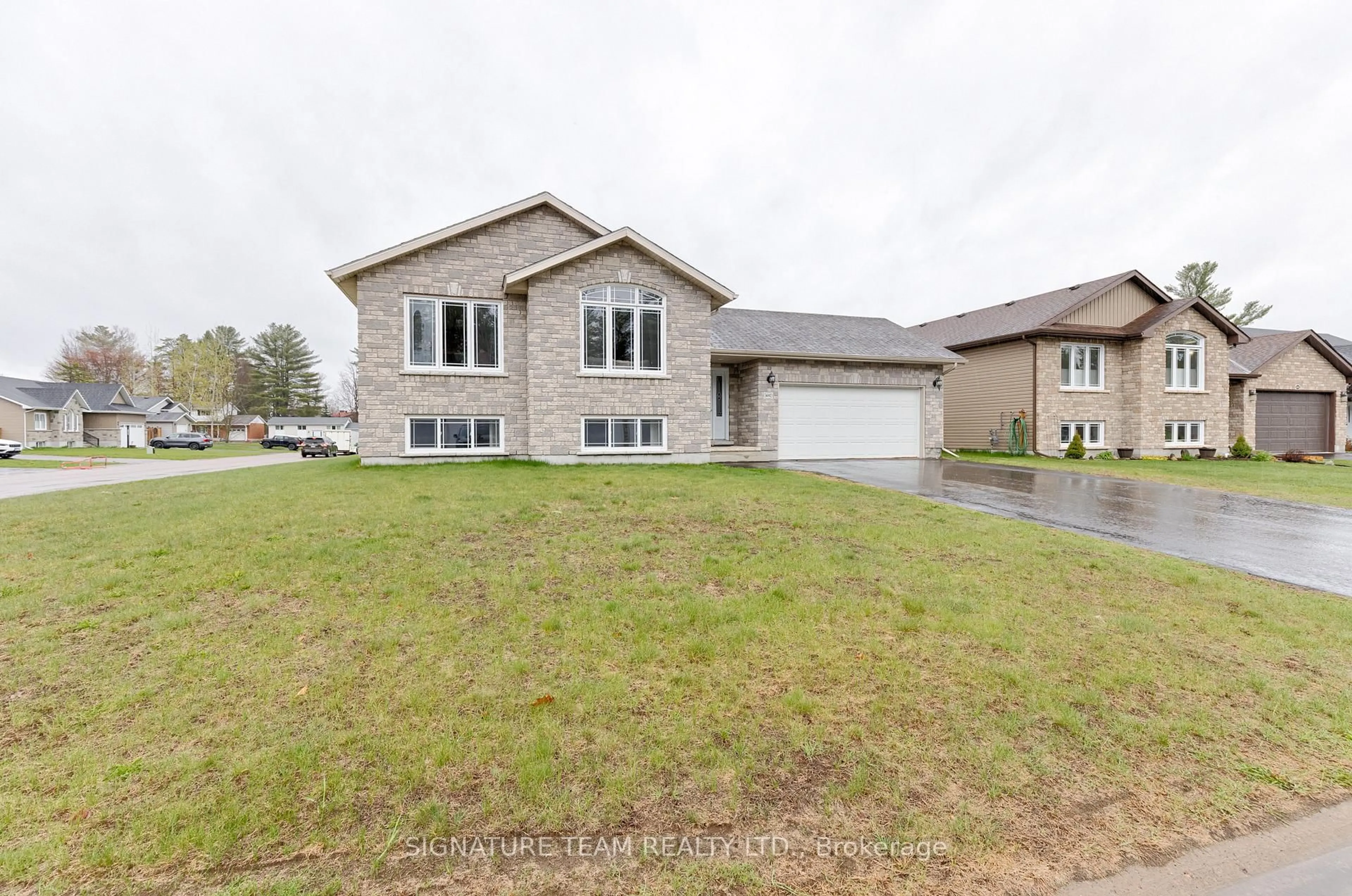 Home with brick exterior material, street for 1017 Beatty Cres, Deep River Ontario K0J 1P0