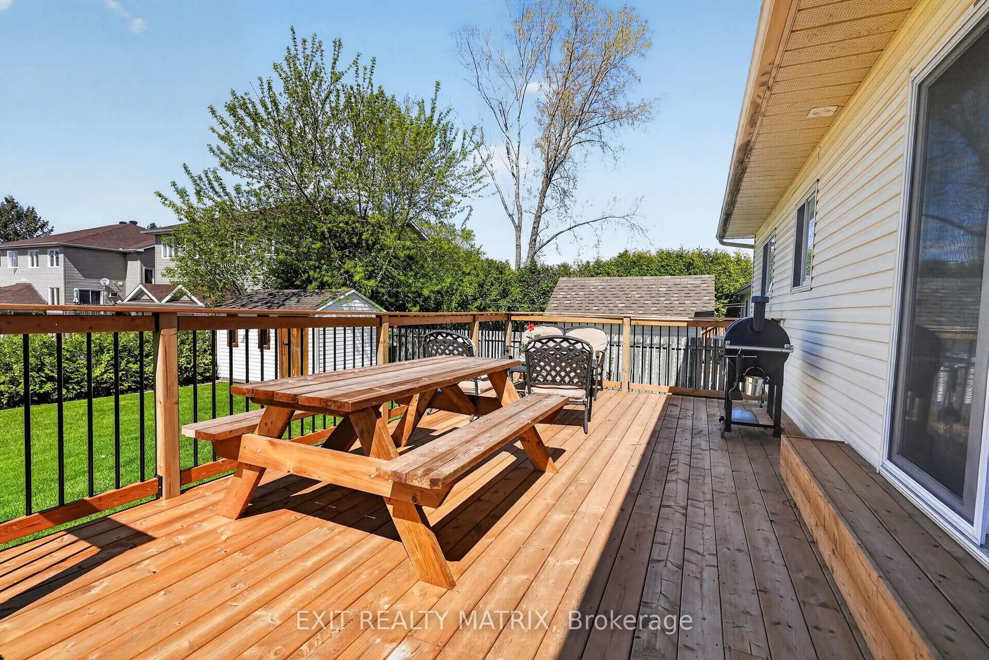 Patio, water/lake/river/ocean view for 714 Des Cedres Ave, Clarence-Rockland Ontario K4K 1H3