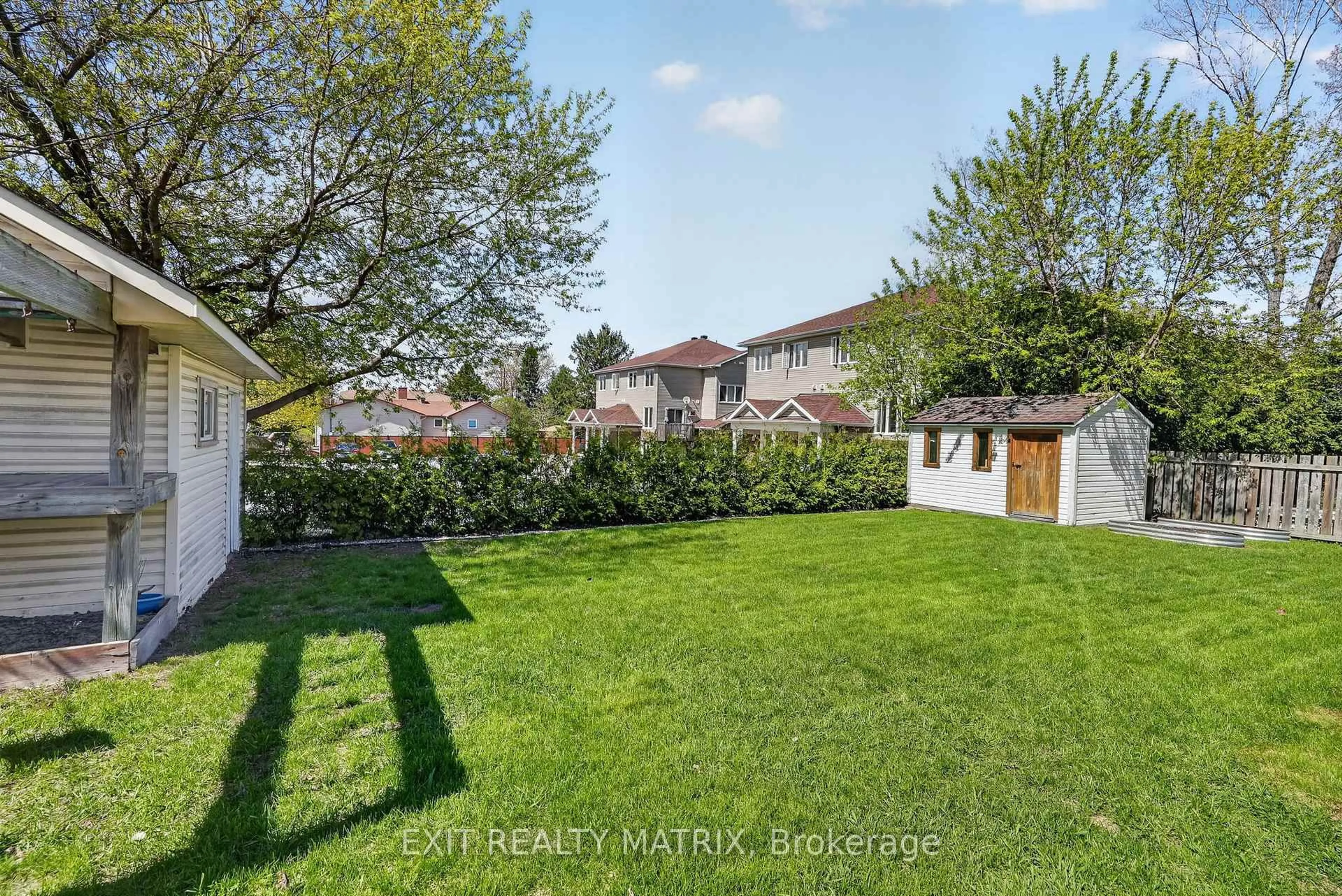 A pic from outside/outdoor area/front of a property/back of a property/a pic from drone, street for 714 Des Cedres Ave, Clarence-Rockland Ontario K4K 1H3