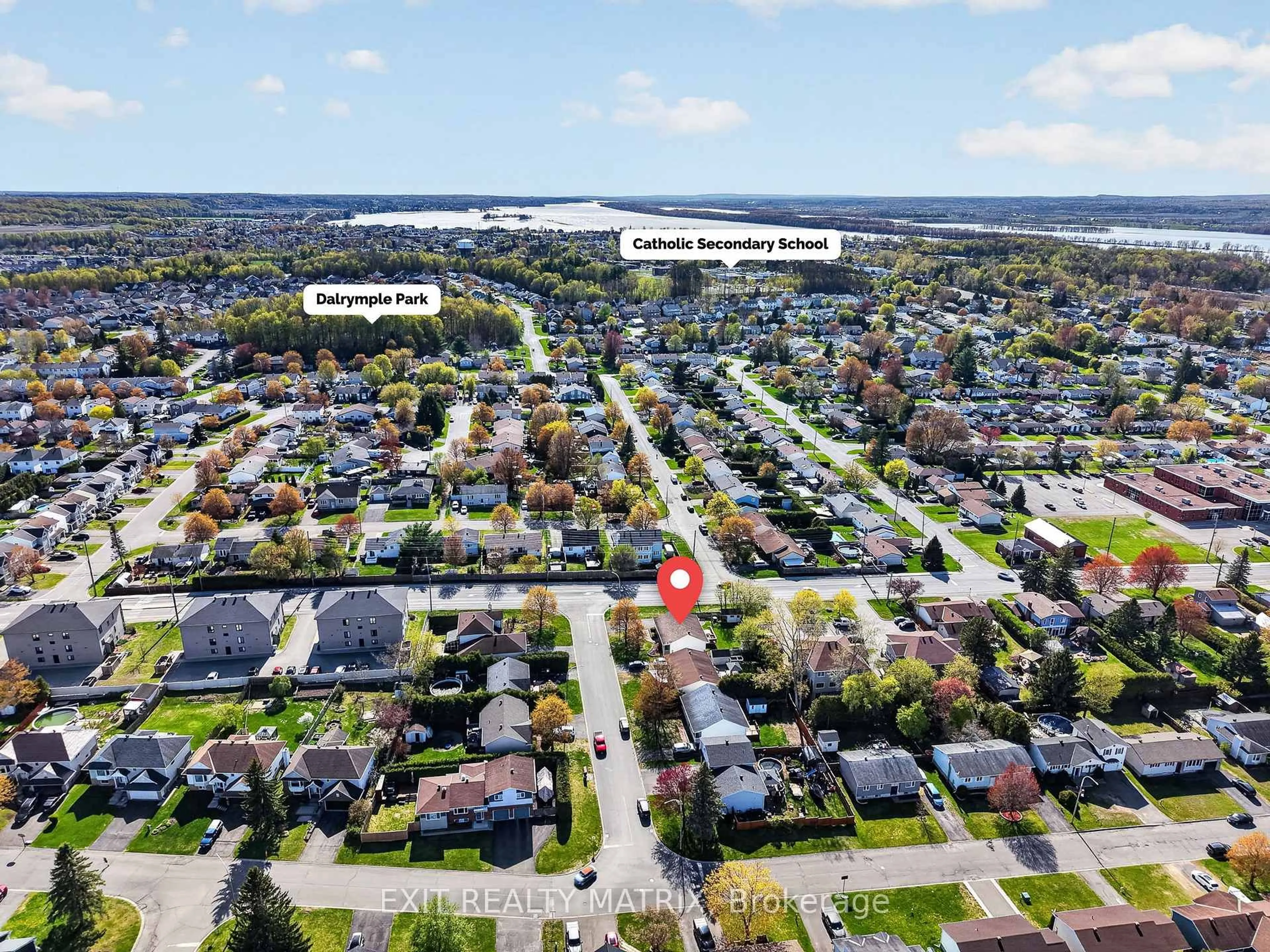 A pic from outside/outdoor area/front of a property/back of a property/a pic from drone, street for 714 Des Cedres Ave, Clarence-Rockland Ontario K4K 1H3