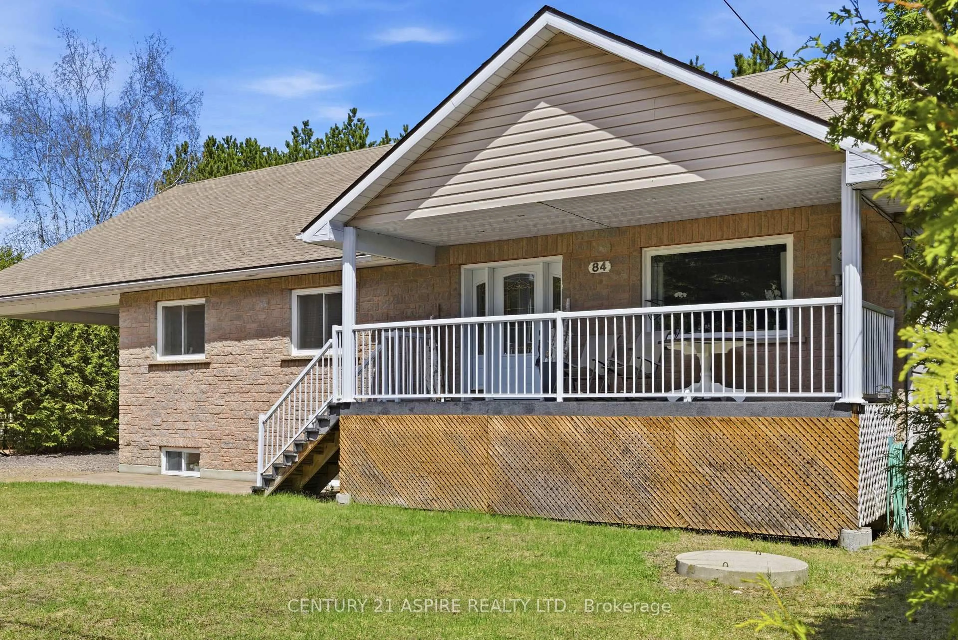 Home with vinyl exterior material, unknown for 84 Pinewood Pl, Deep River Ontario K0J 1P0