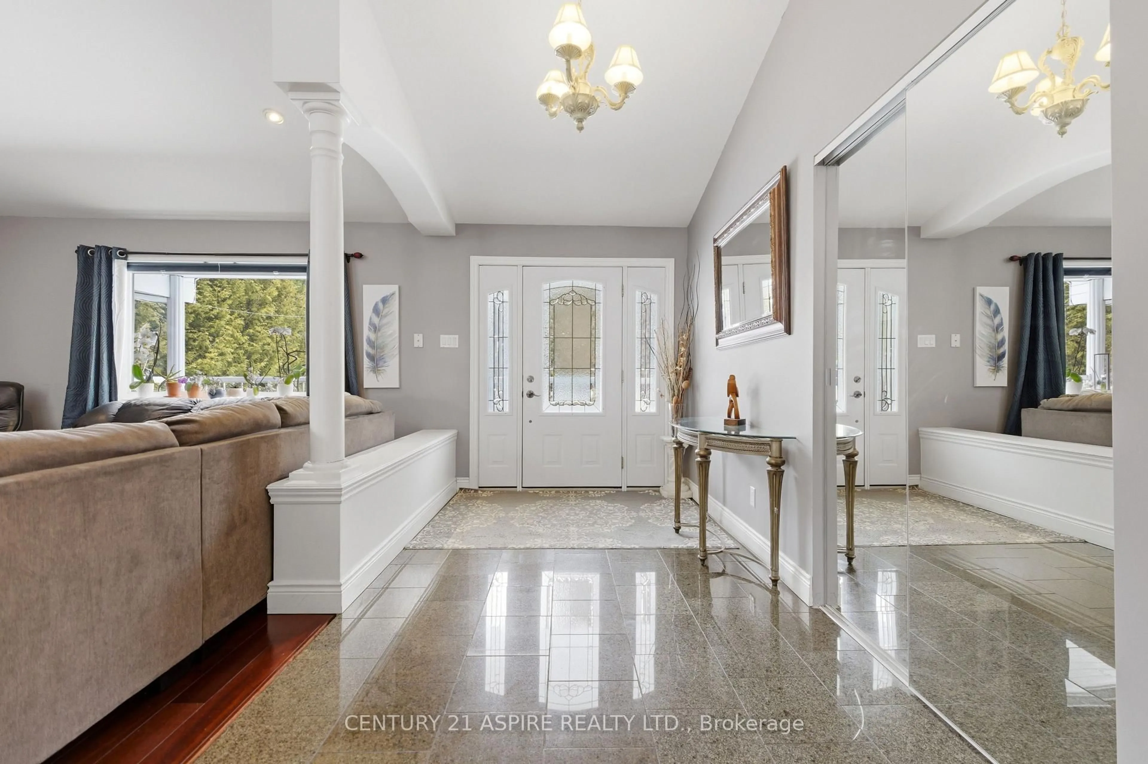 Indoor entryway for 84 Pinewood Pl, Deep River Ontario K0J 1P0