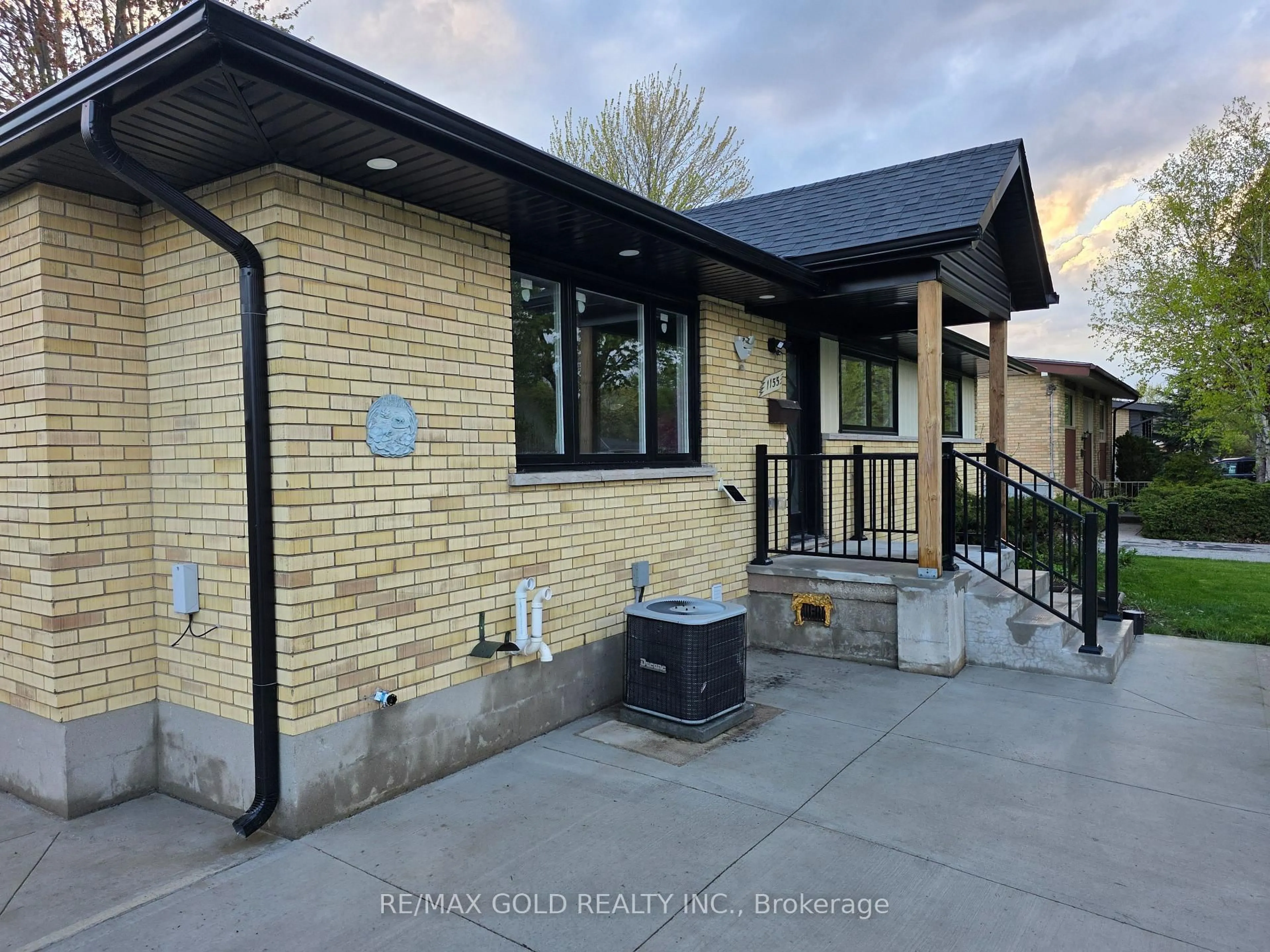 Unknown for 1155 PORTLAND St, London East Ontario N5V 2L2