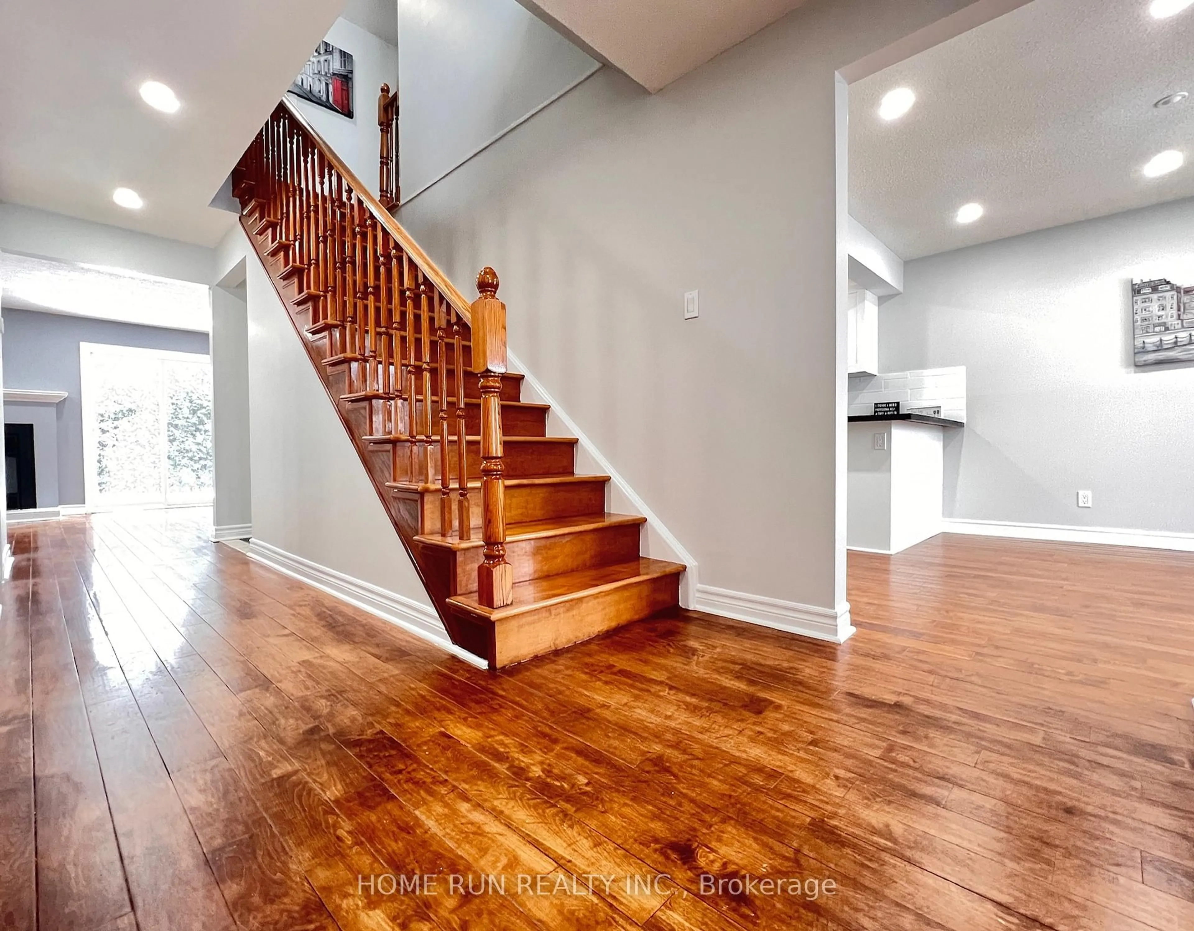 Stairs for 184 Pinetrail Cres, Ottawa Ontario K2G 5B8