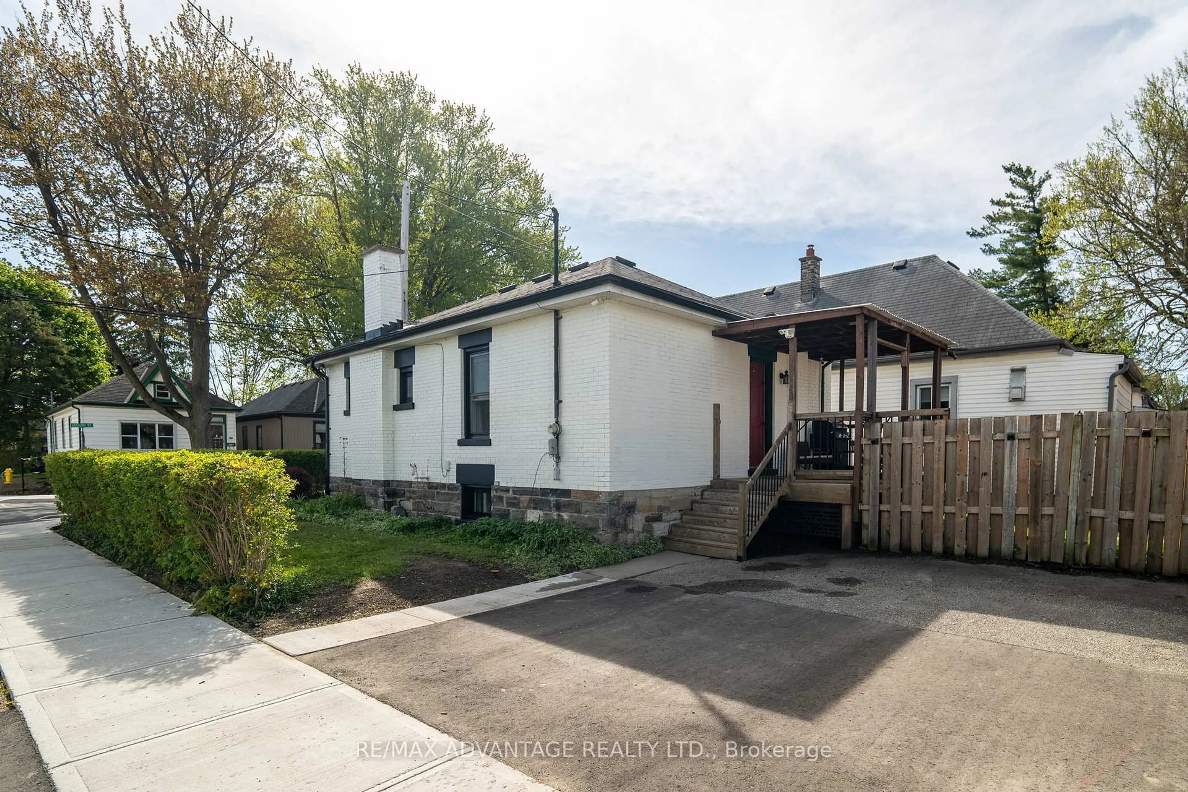 Unknown for 577 English St, London East Ontario N5W 3V5