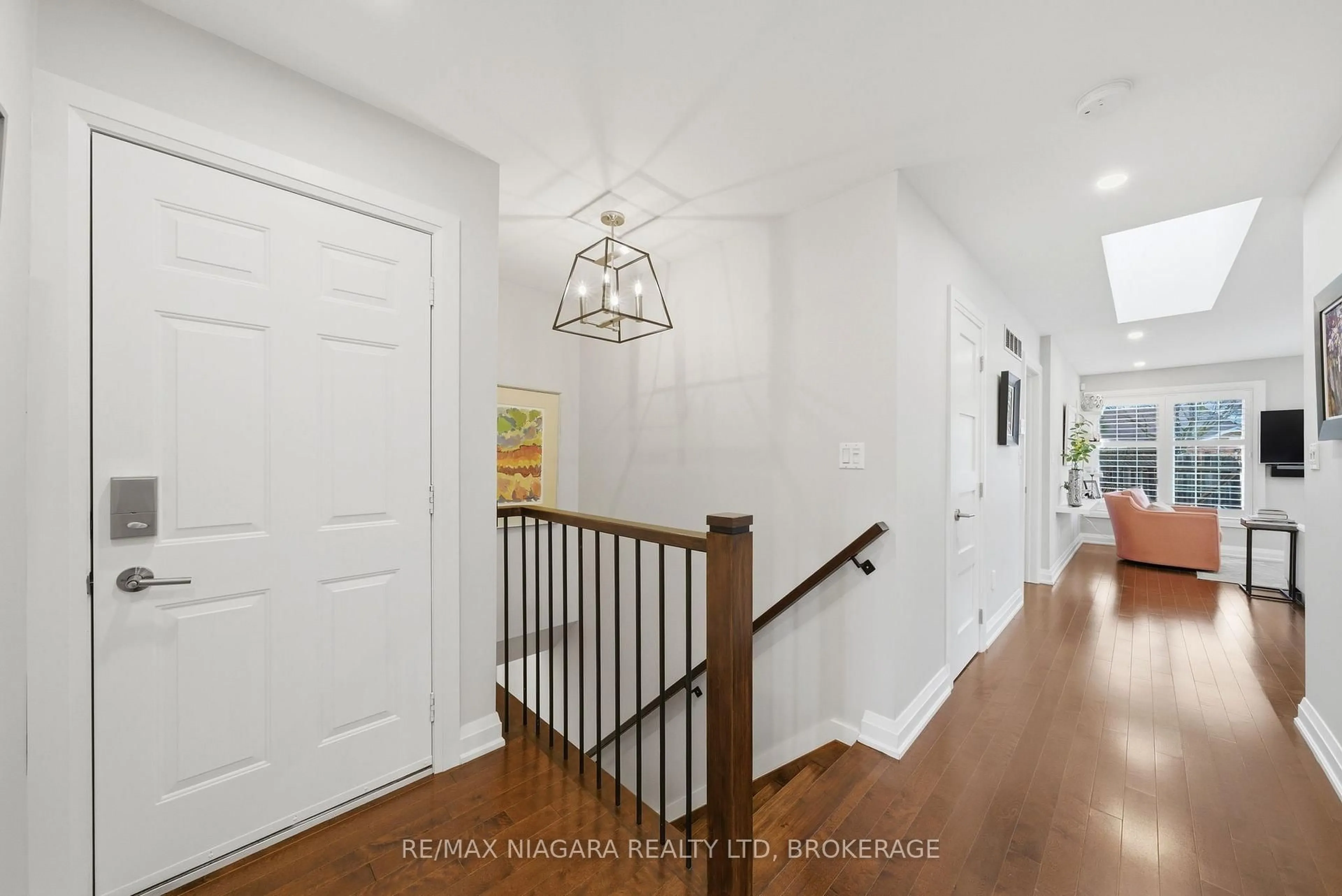 Indoor entryway for 141 Welland Vale Rd #21, St. Catharines Ontario L2S 3S7