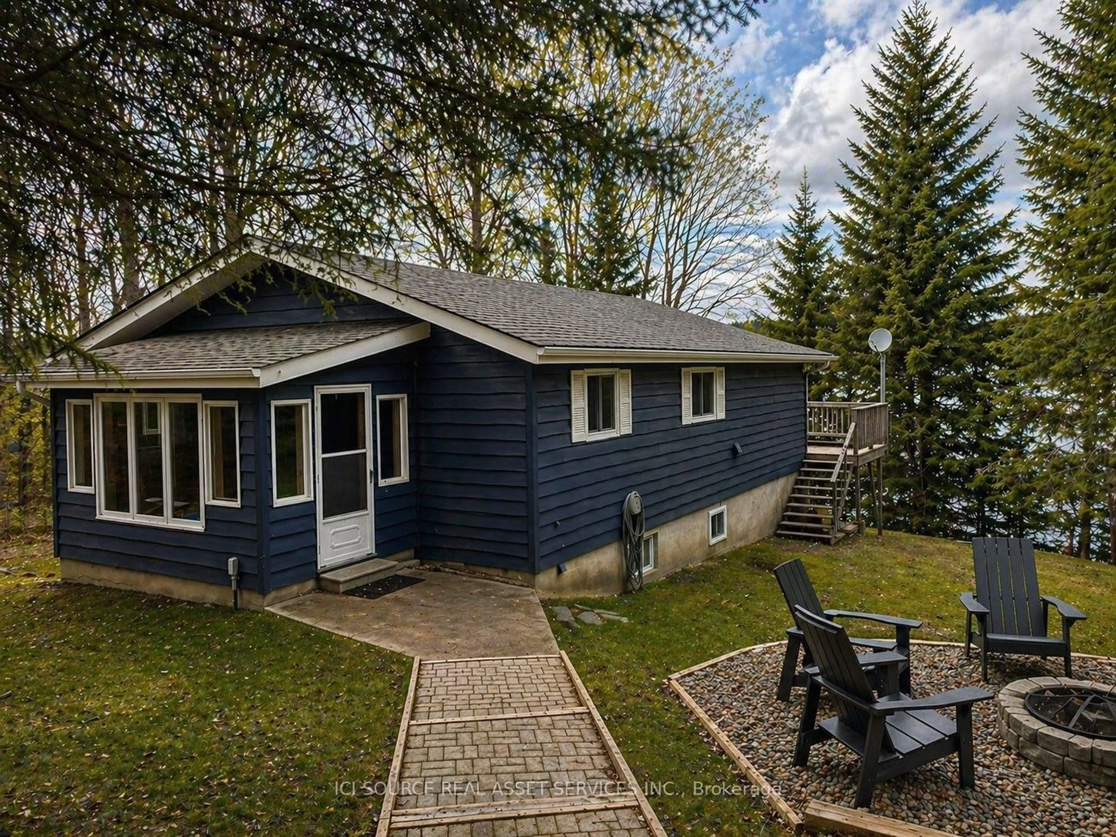 A pic from outside/outdoor area/front of a property/back of a property/a pic from drone, street for 369 Loon Lake Rd, Kearney Ontario P0A 1M0
