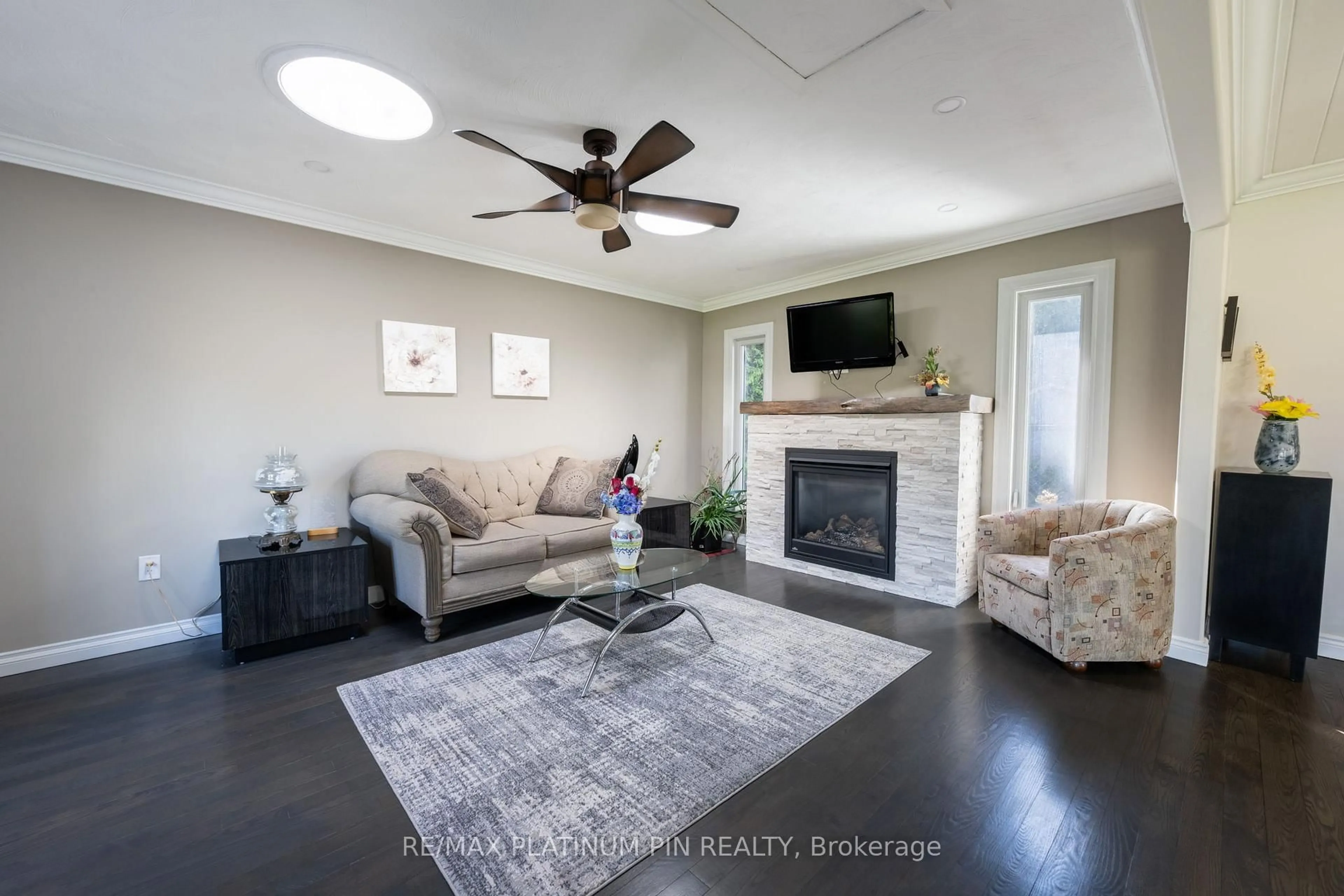 Living room with furniture, unknown for 21 Longfield Dr, Kawartha Lakes Ontario L0A 1A0