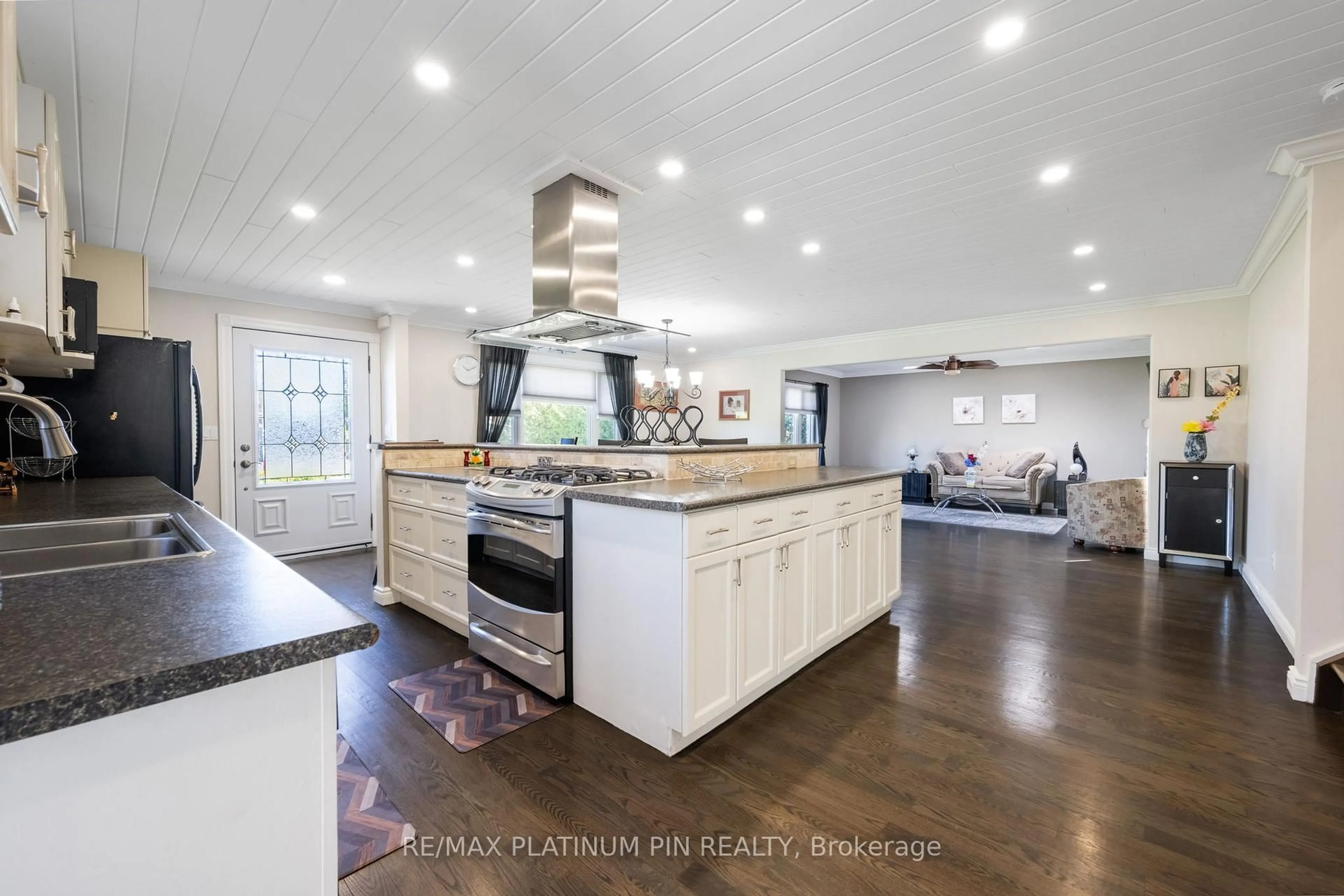 Open concept kitchen, unknown for 21 Longfield Dr, Kawartha Lakes Ontario L0A 1A0