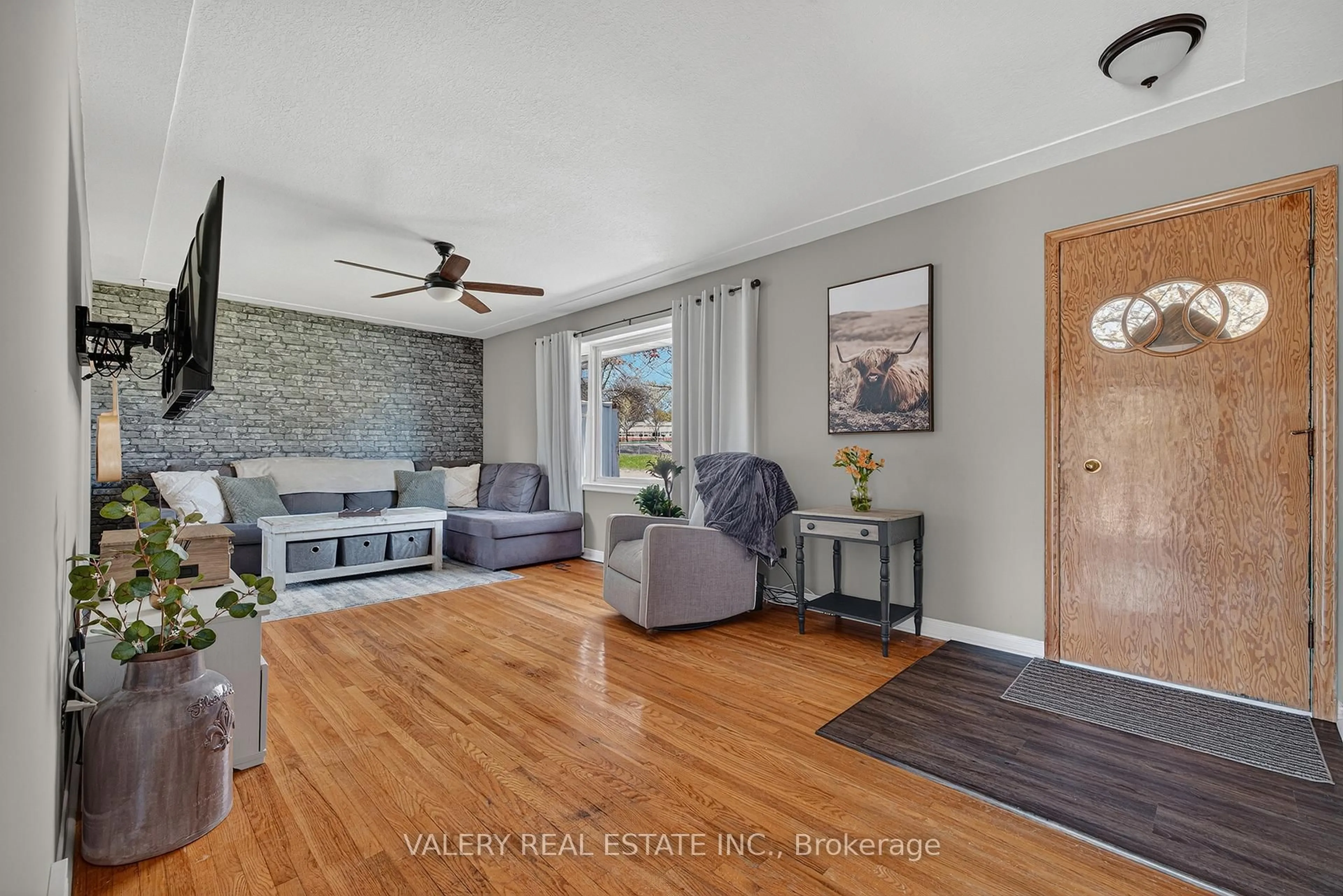 Living room with furniture, unknown for 325 Grandview Ave, Wilmot Ontario N3A 1L5