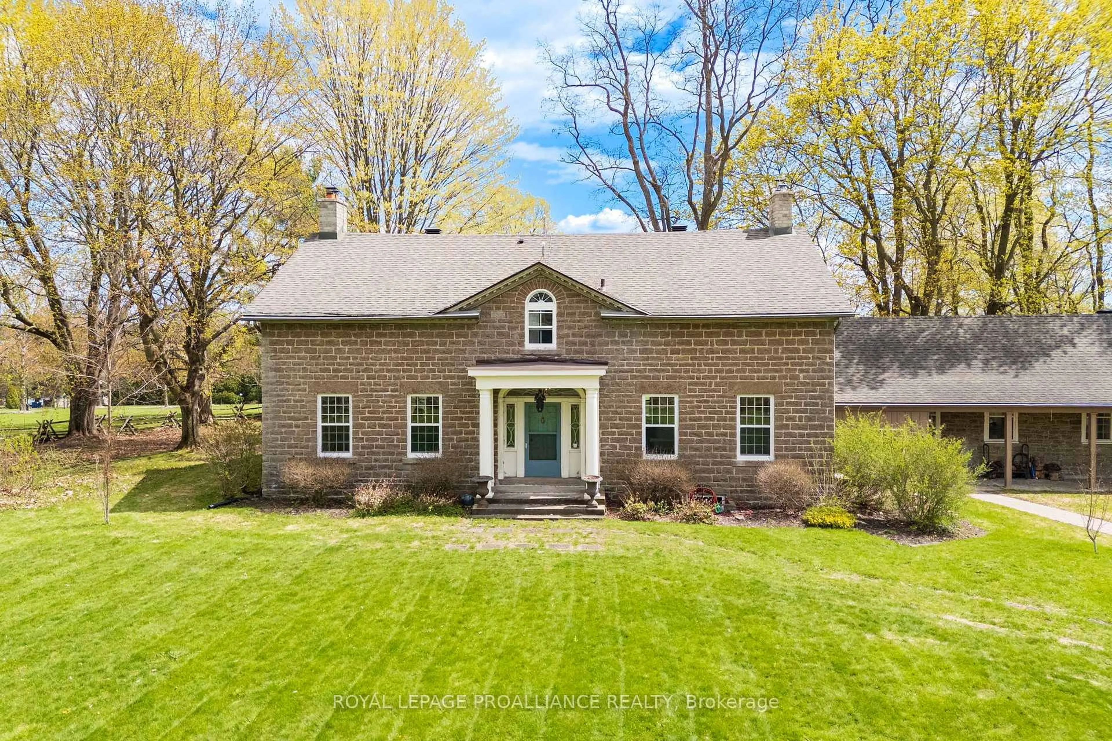 Home with brick exterior material, unknown for 1105 County Road 2 Rd, Augusta Ontario K6V 5T1