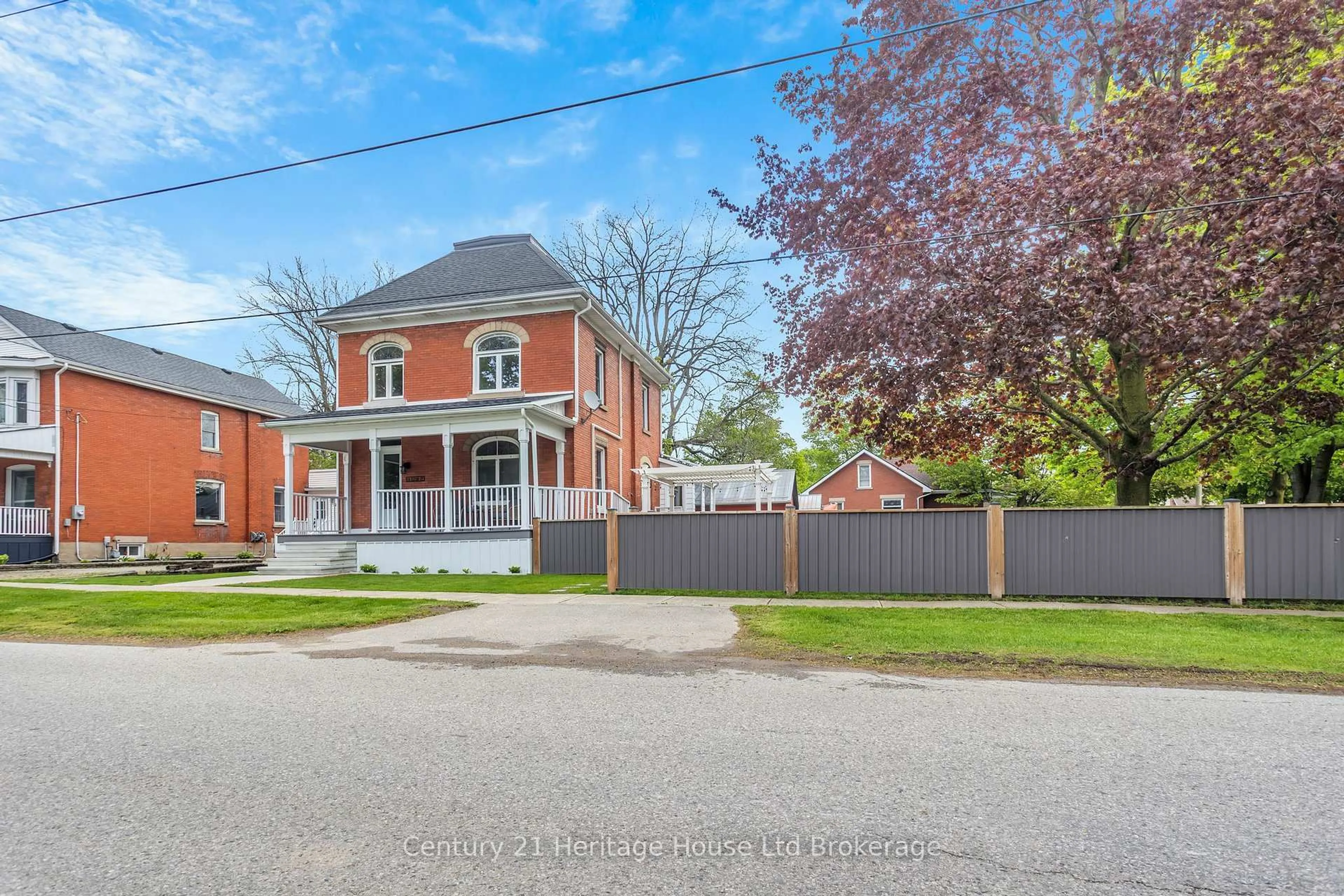 Home with brick exterior material, street for 10 Clyde St, Norwich Ontario N0J 1P0