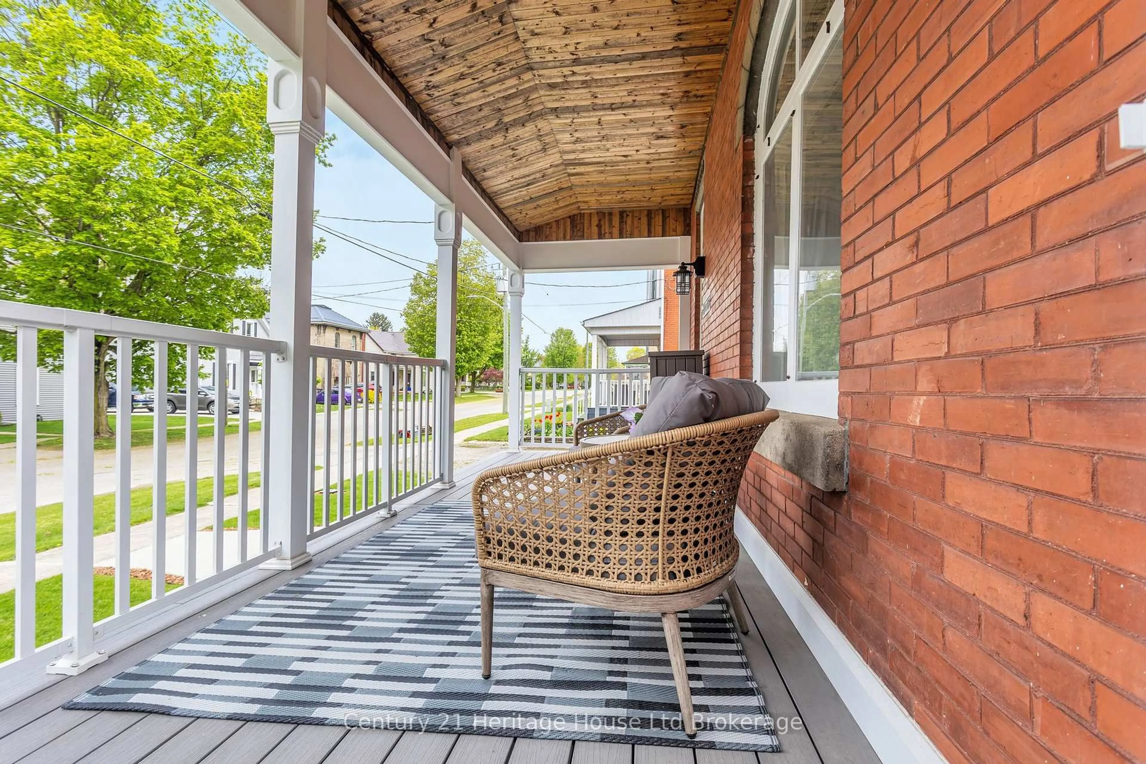 Patio, street for 10 Clyde St, Norwich Ontario N0J 1P0