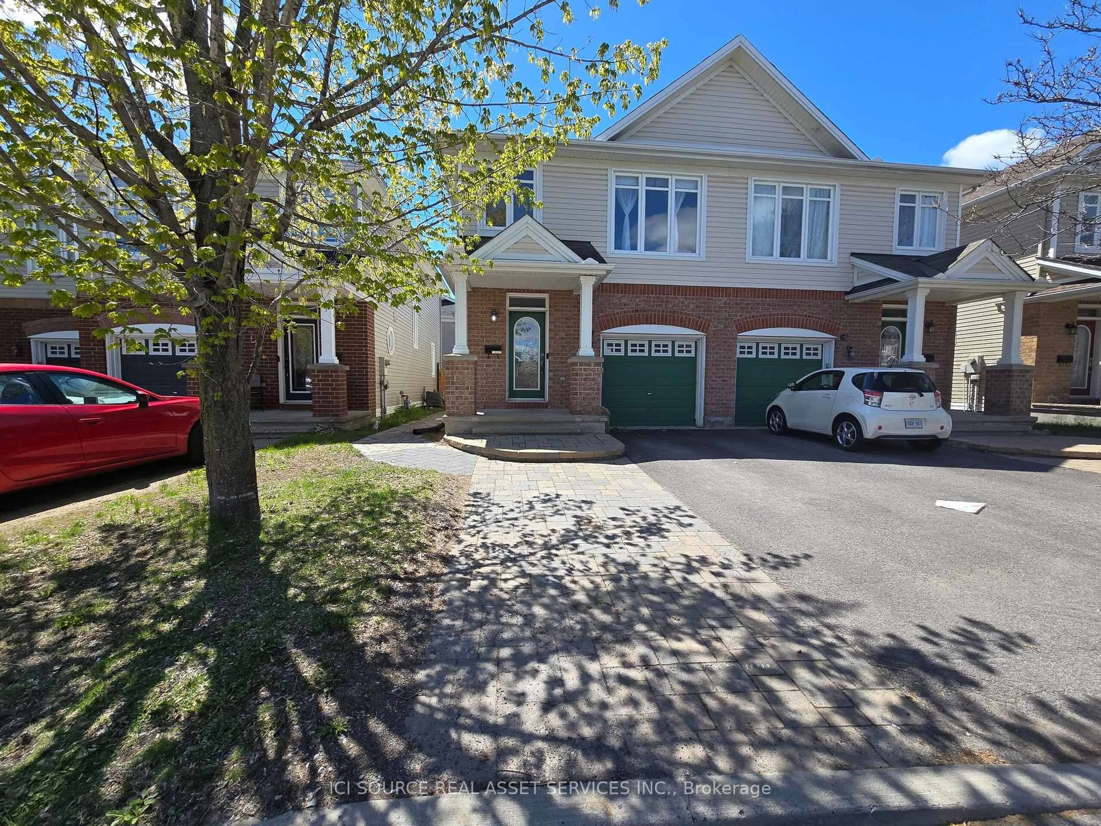 A pic from outside/outdoor area/front of a property/back of a property/a pic from drone, street for 64 Stedman St, Ottawa Ontario K1T 4G7