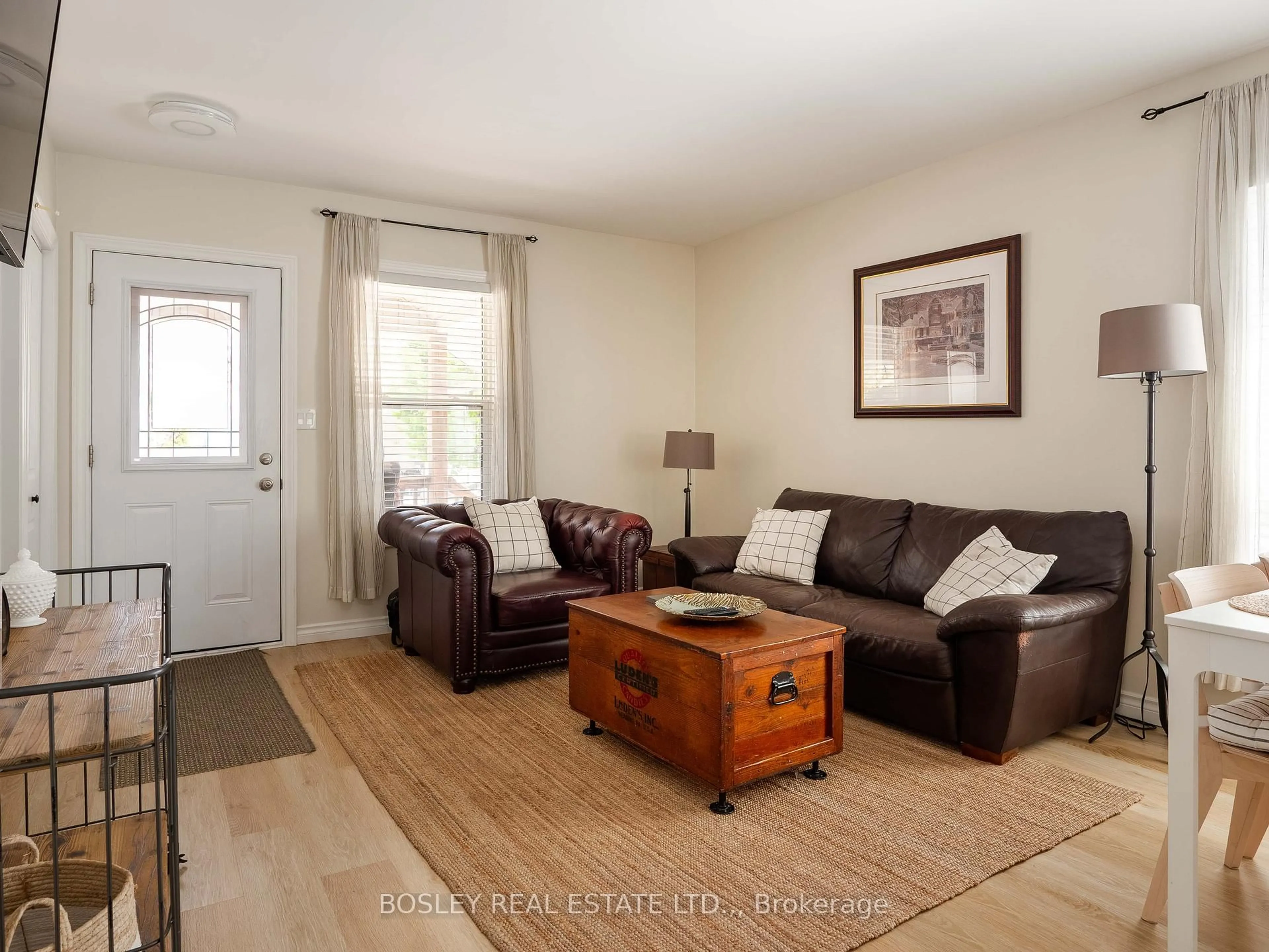 Living room with furniture, unknown for 19 Water St, St. Catharines Ontario L2R 4T6