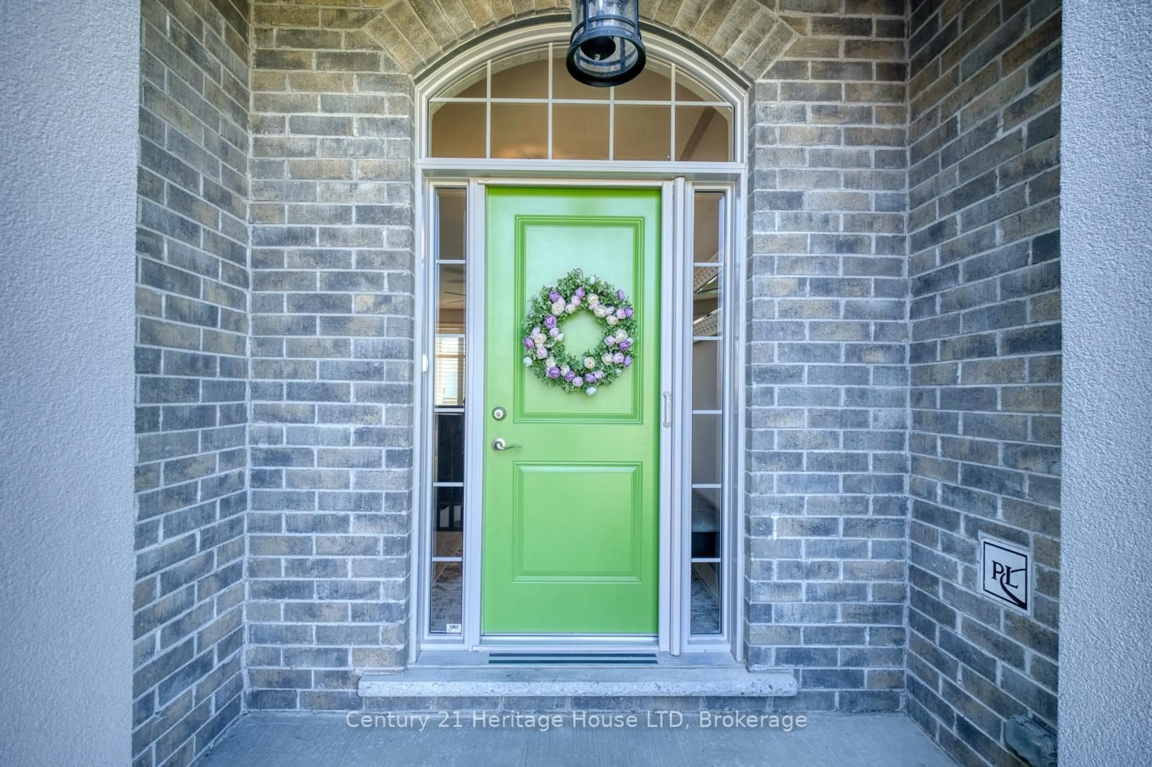 Indoor entryway for 3989 Village Creek Dr, Fort Erie Ontario L0S 1S0