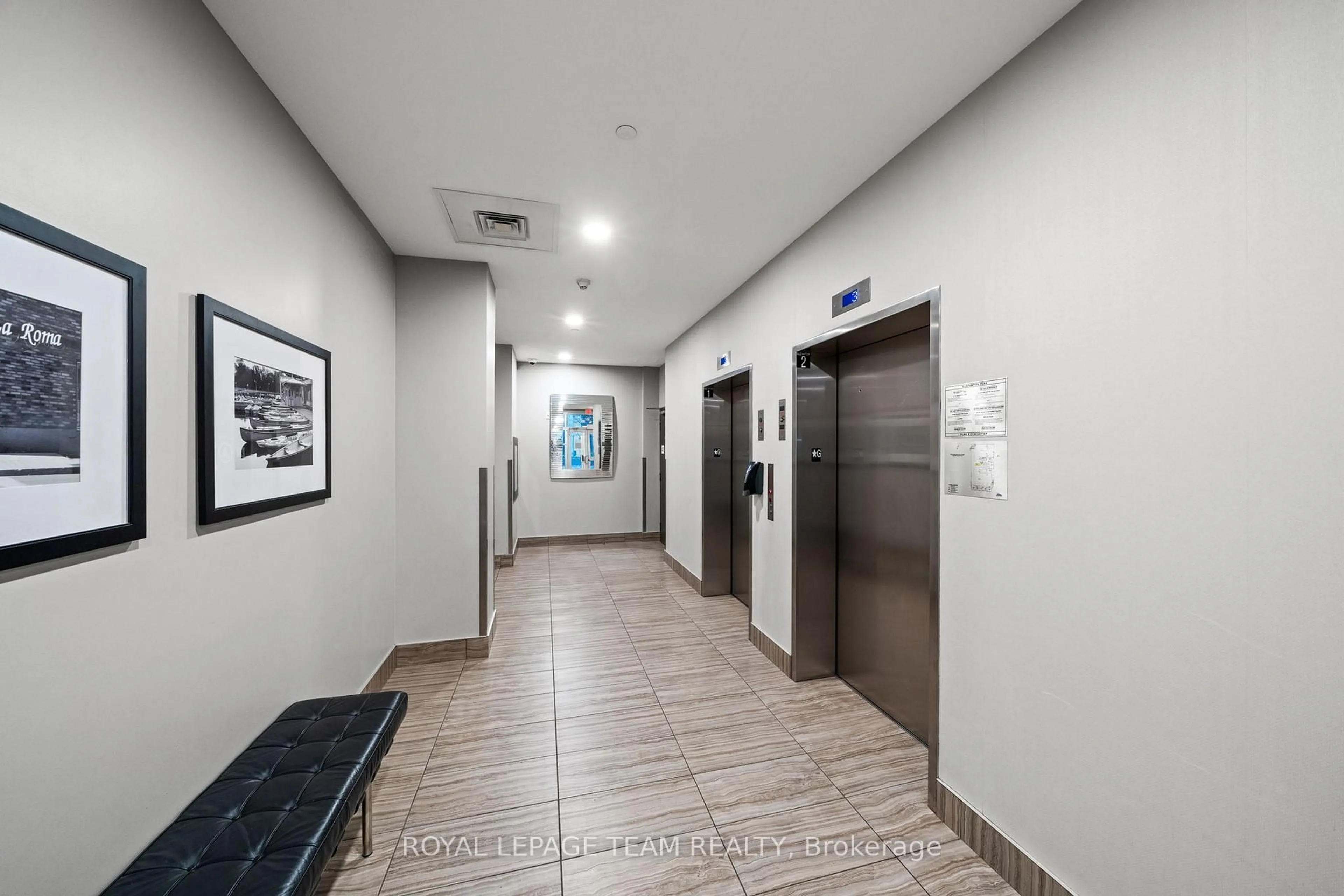 Indoor foyer for 100 Champagne Ave #410, Ottawa Ontario K1S 4P4