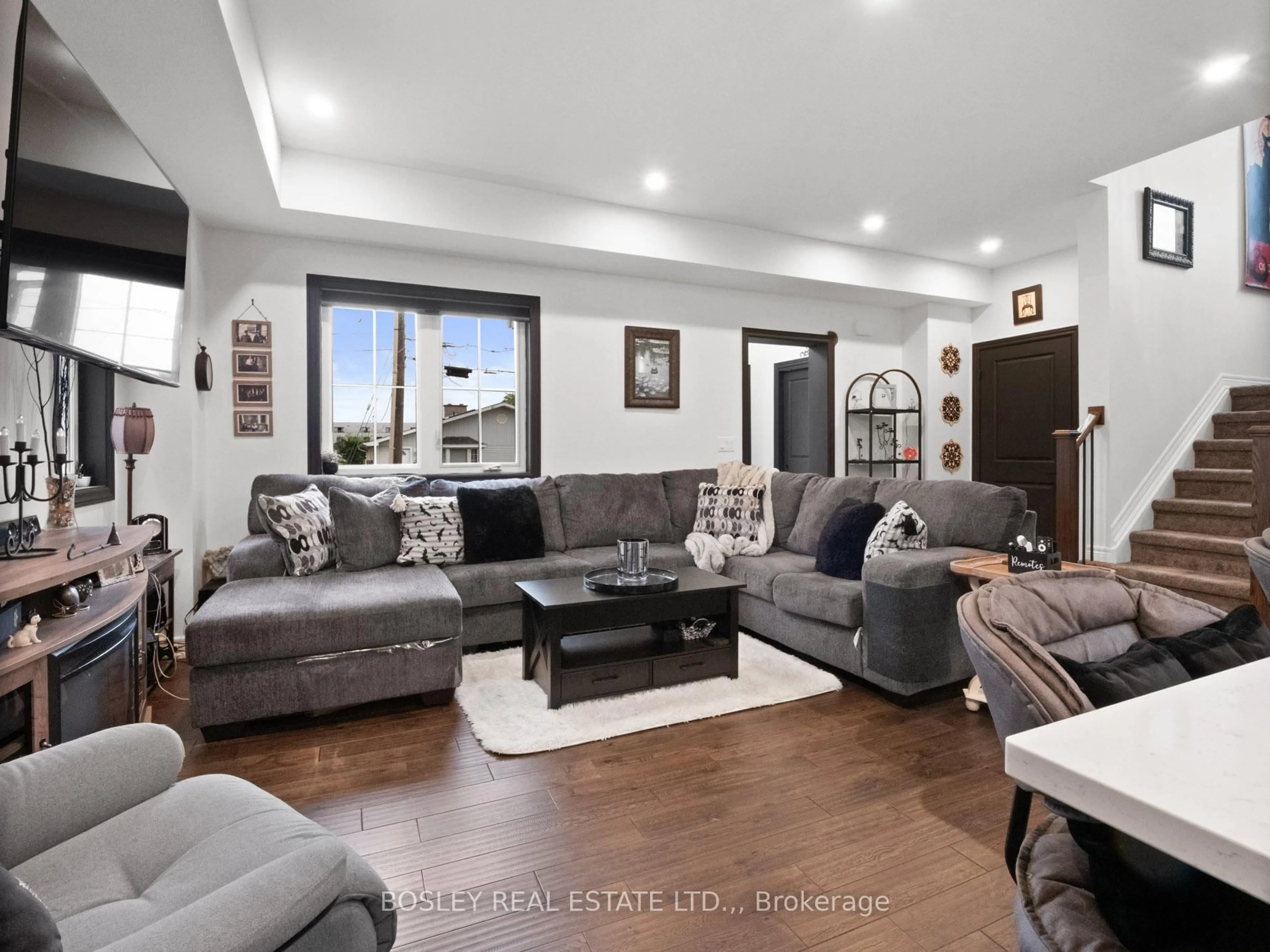 Living room with furniture, unknown for 25 Haight St, St. Catharines Ontario L2P 2M2