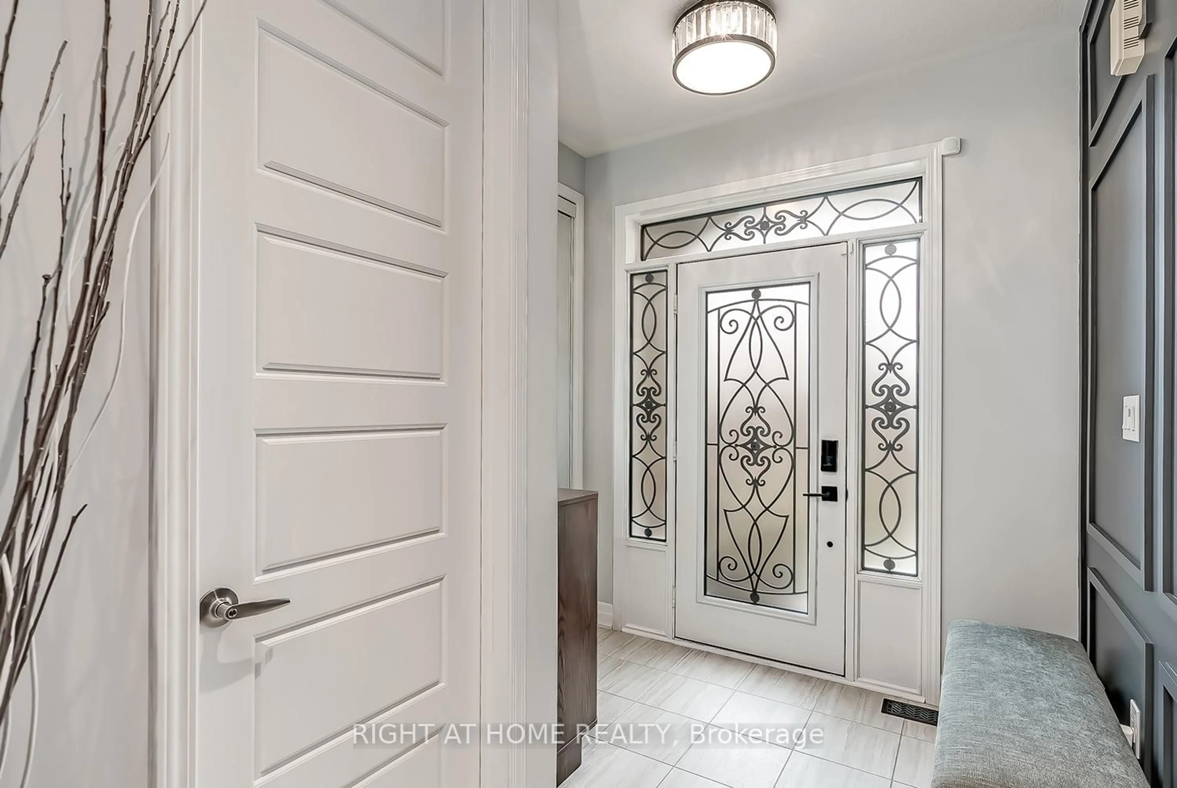Indoor entryway for 80 Forest Ridge Ave, Hamilton Ontario L8B 1V4