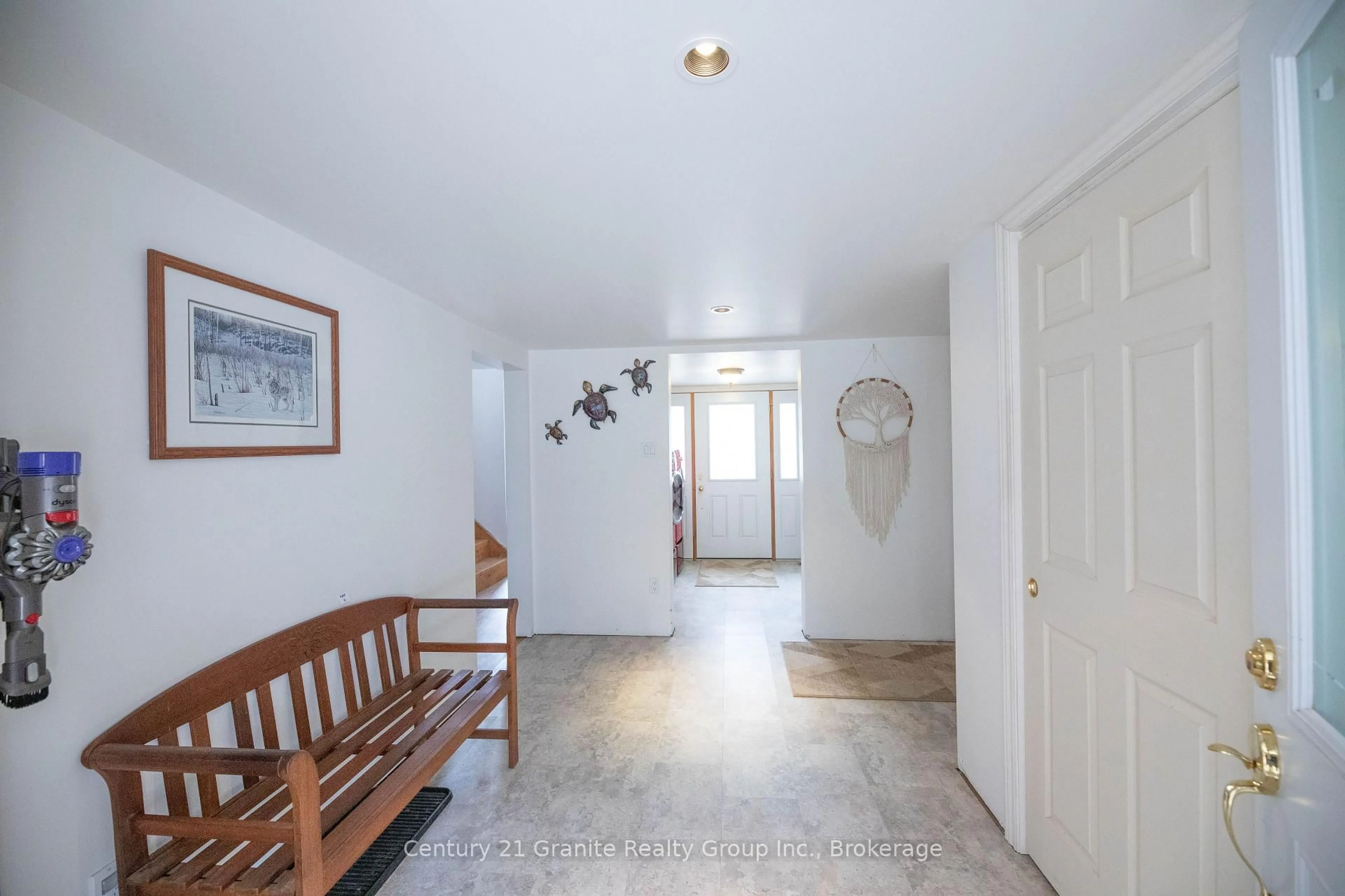 Indoor entryway for 2011 Watts Rd, Dysart et al Ontario K0M 1S0