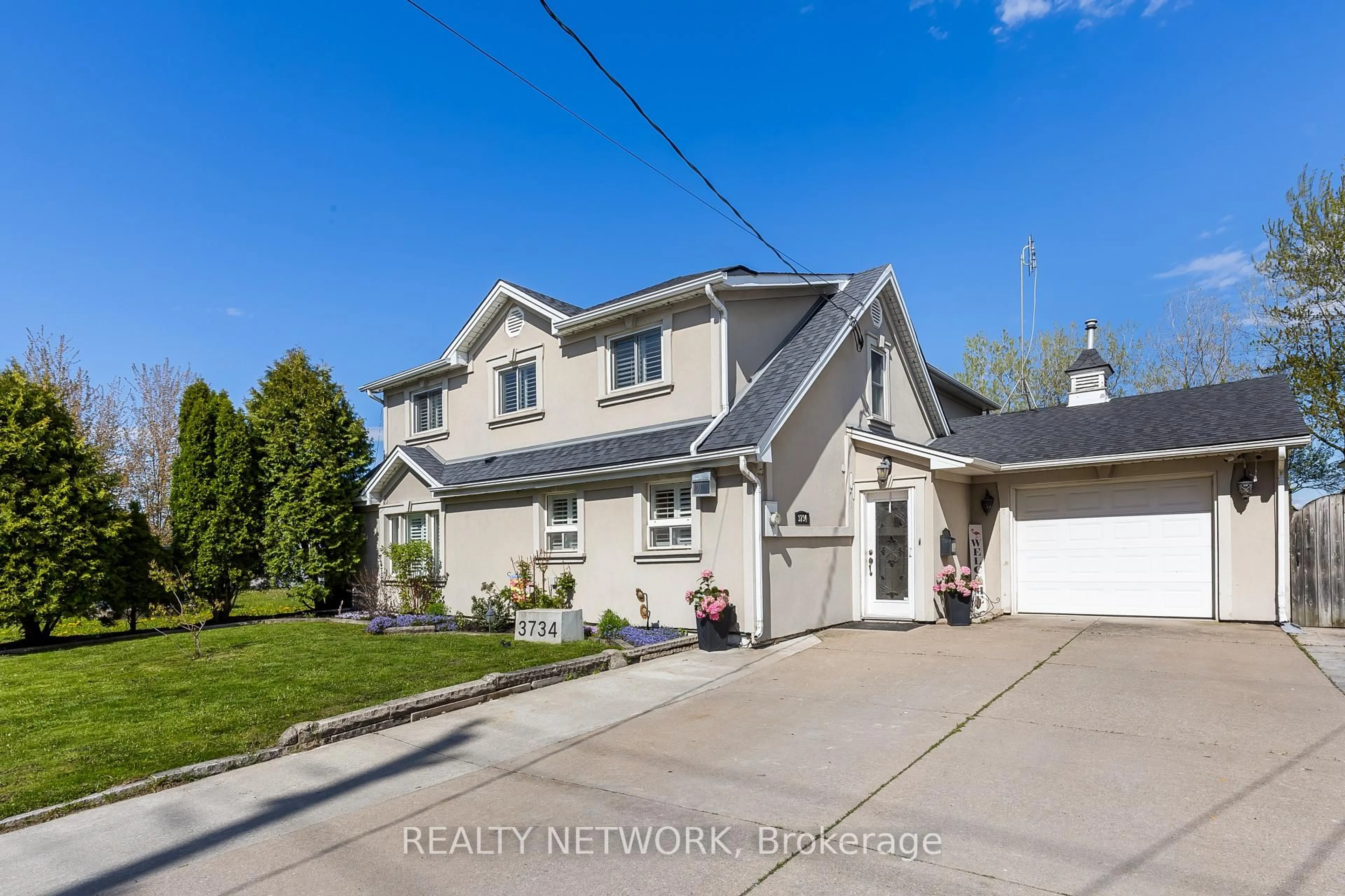 Home with vinyl exterior material, street for 3734 SINNICKS Ave, Niagara Falls Ontario L2J 2G7