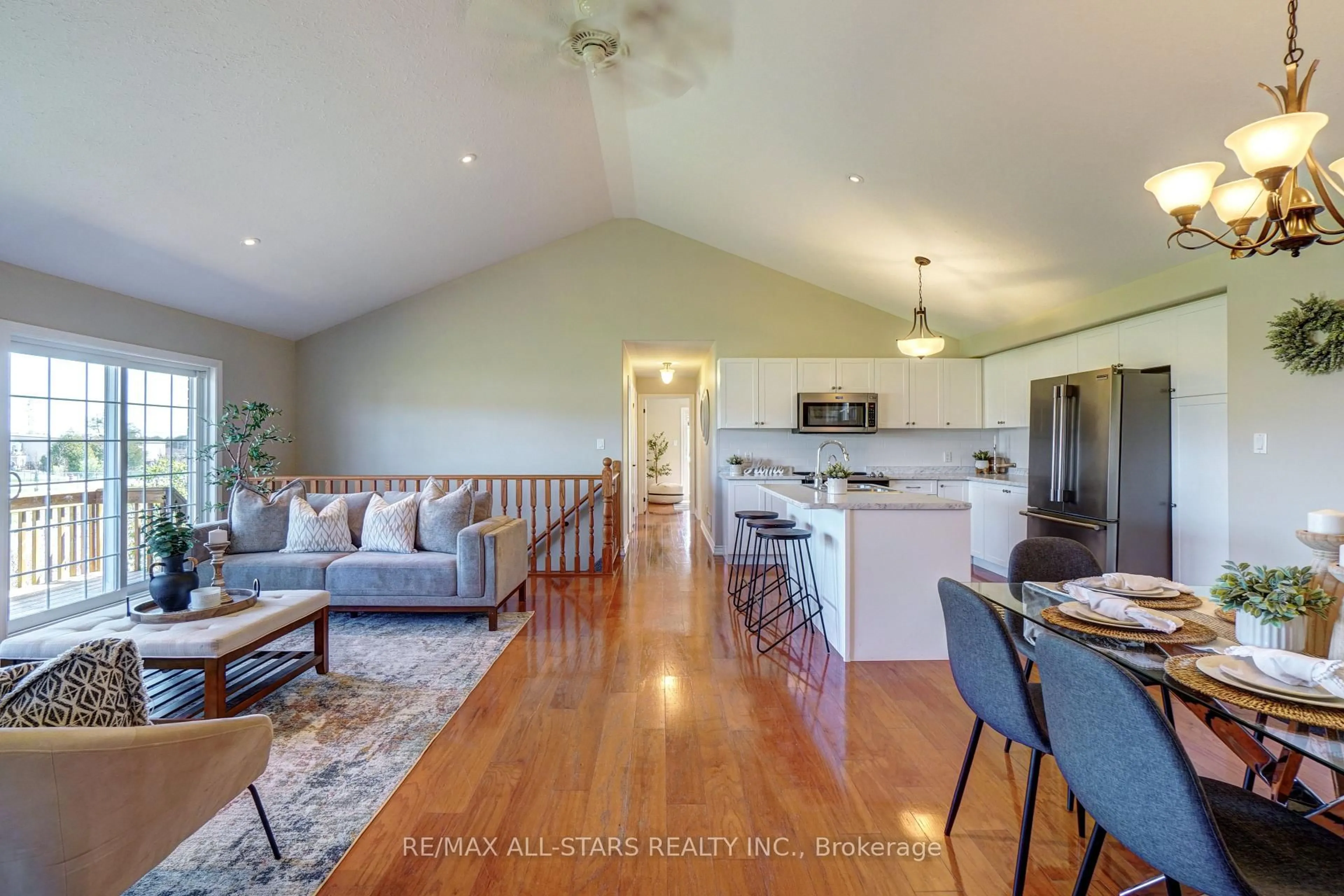 Open concept kitchen, wood/laminate floor for 14 Laurent Blvd, Kawartha Lakes Ontario K9V 6G3