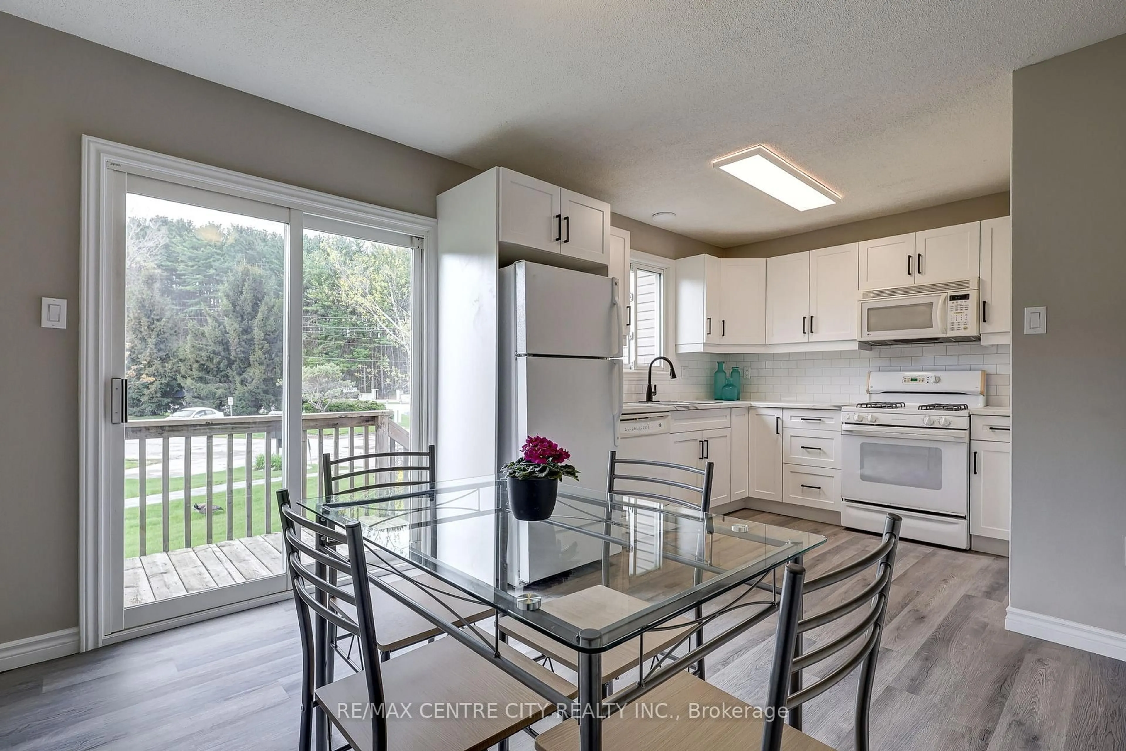 Open concept kitchen, ceramic/tile floor for 301 Carlow Rd #31, Central Elgin Ontario N5L 1B7