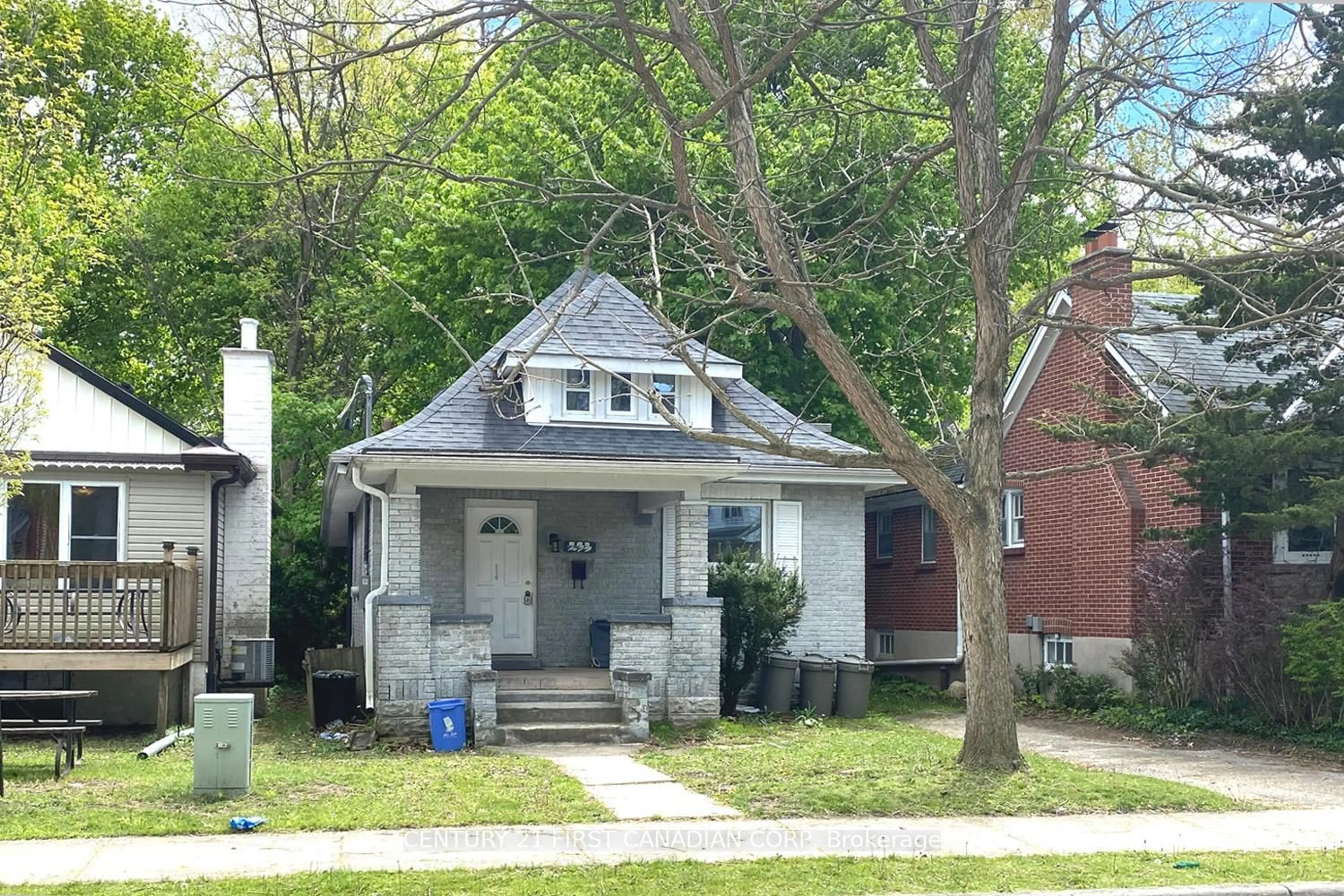 Unknown for 233 BERNARD Ave, London East Ontario N6A 2M9