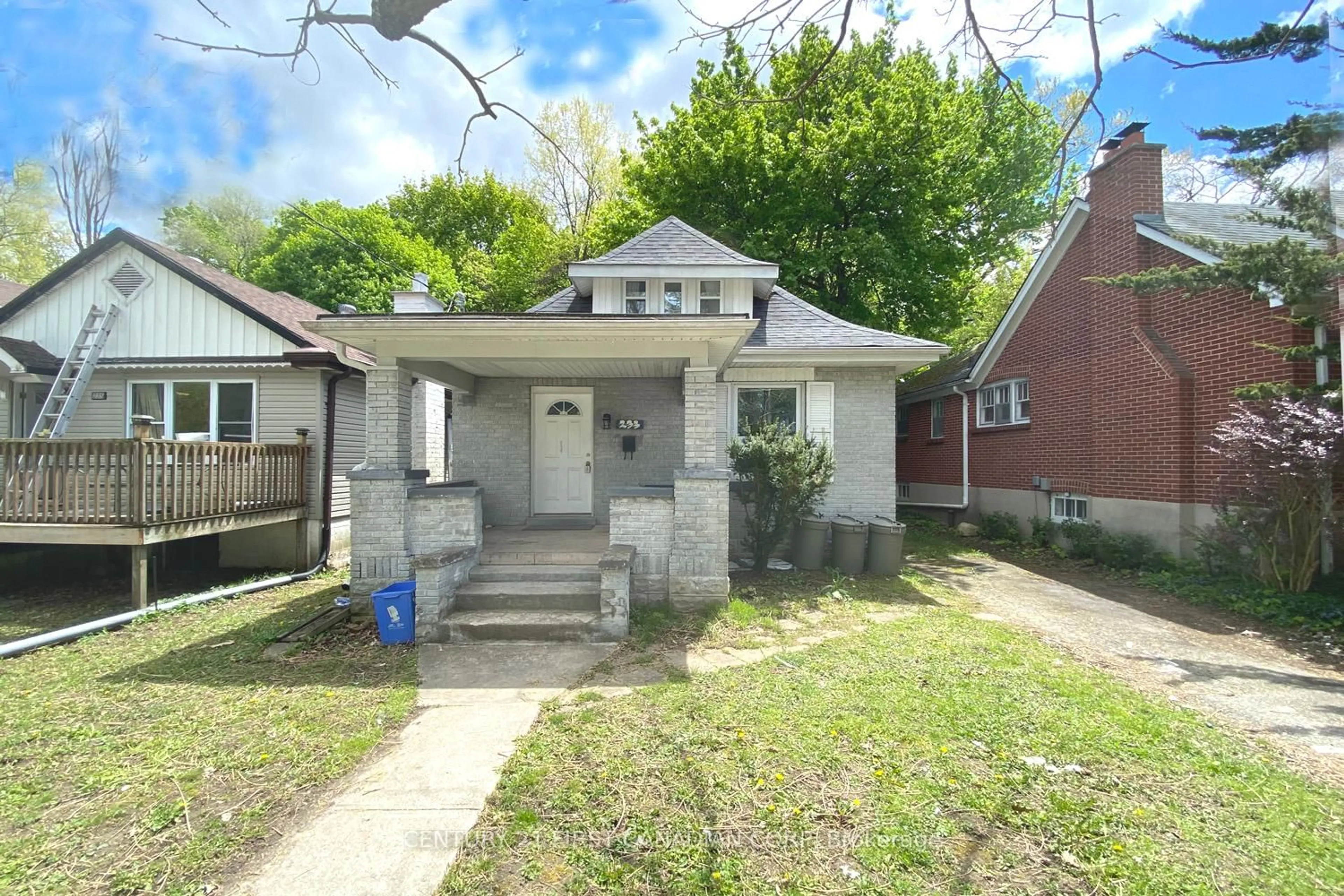 Unknown for 233 BERNARD Ave, London East Ontario N6A 2M9