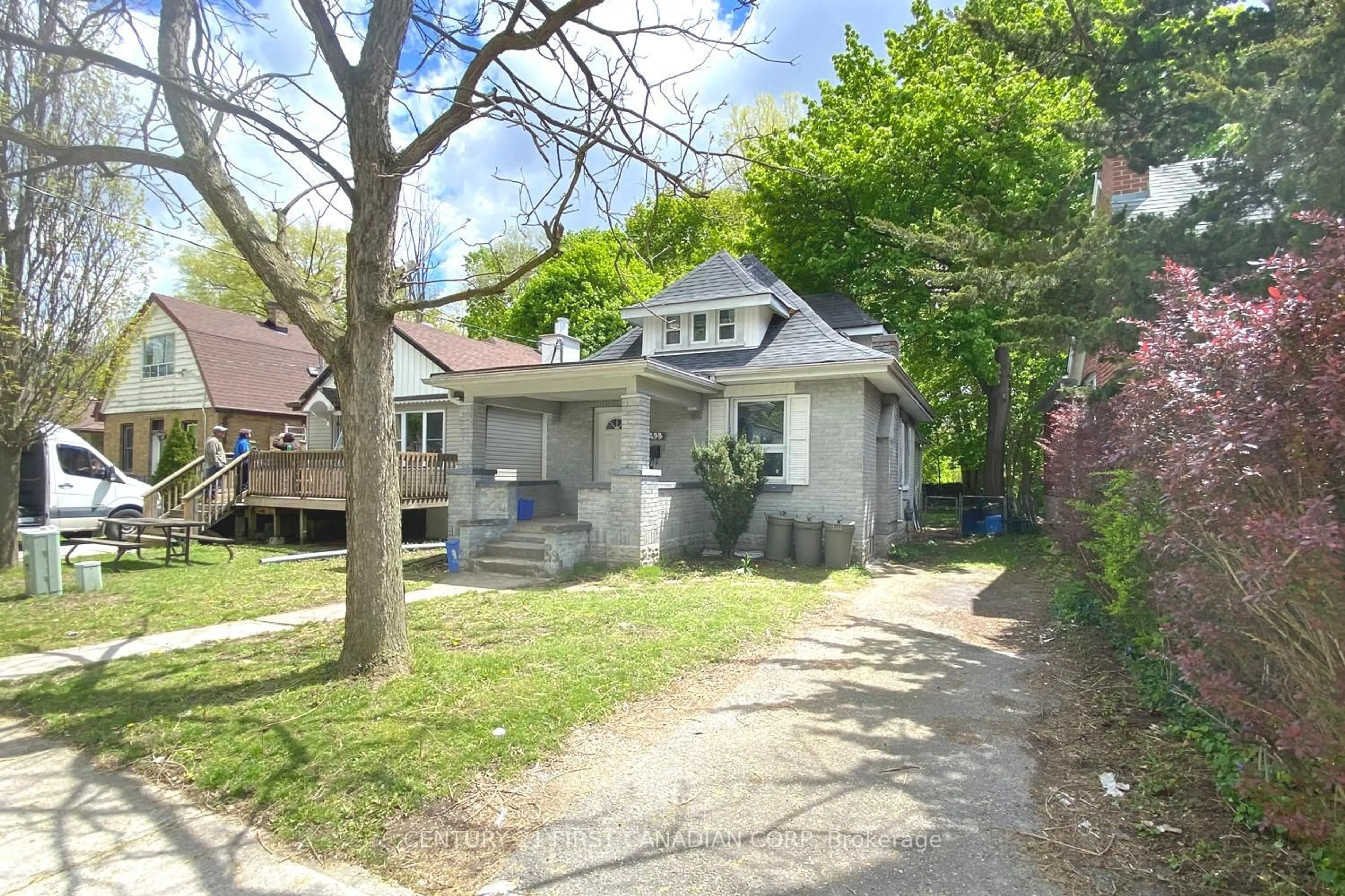 Unknown for 233 BERNARD Ave, London East Ontario N6A 2M9