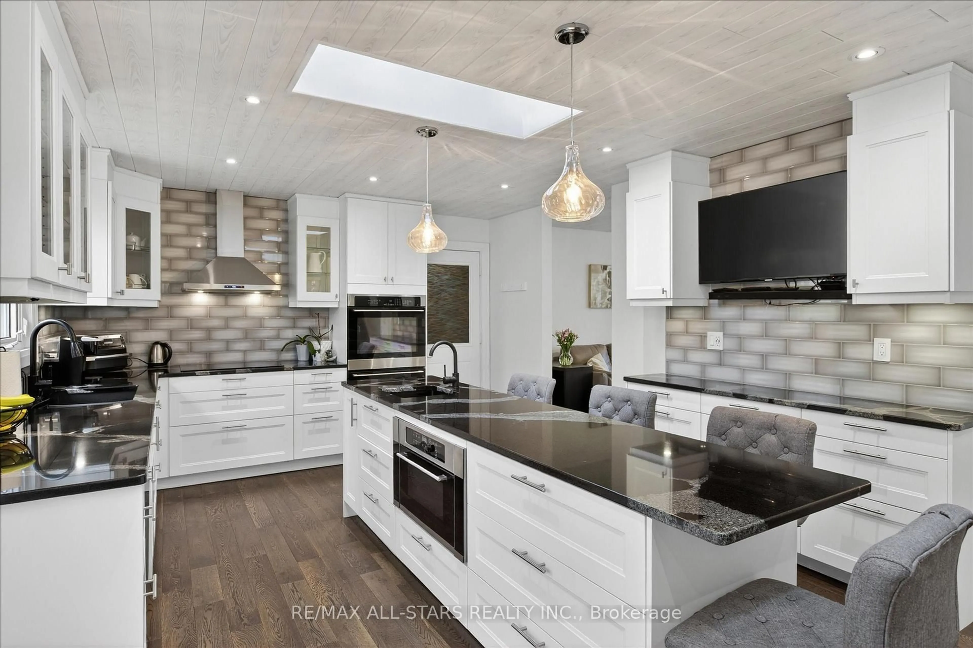Contemporary kitchen, unknown for 1558 Highway 7A, Kawartha Lakes Ontario L0A 1A0