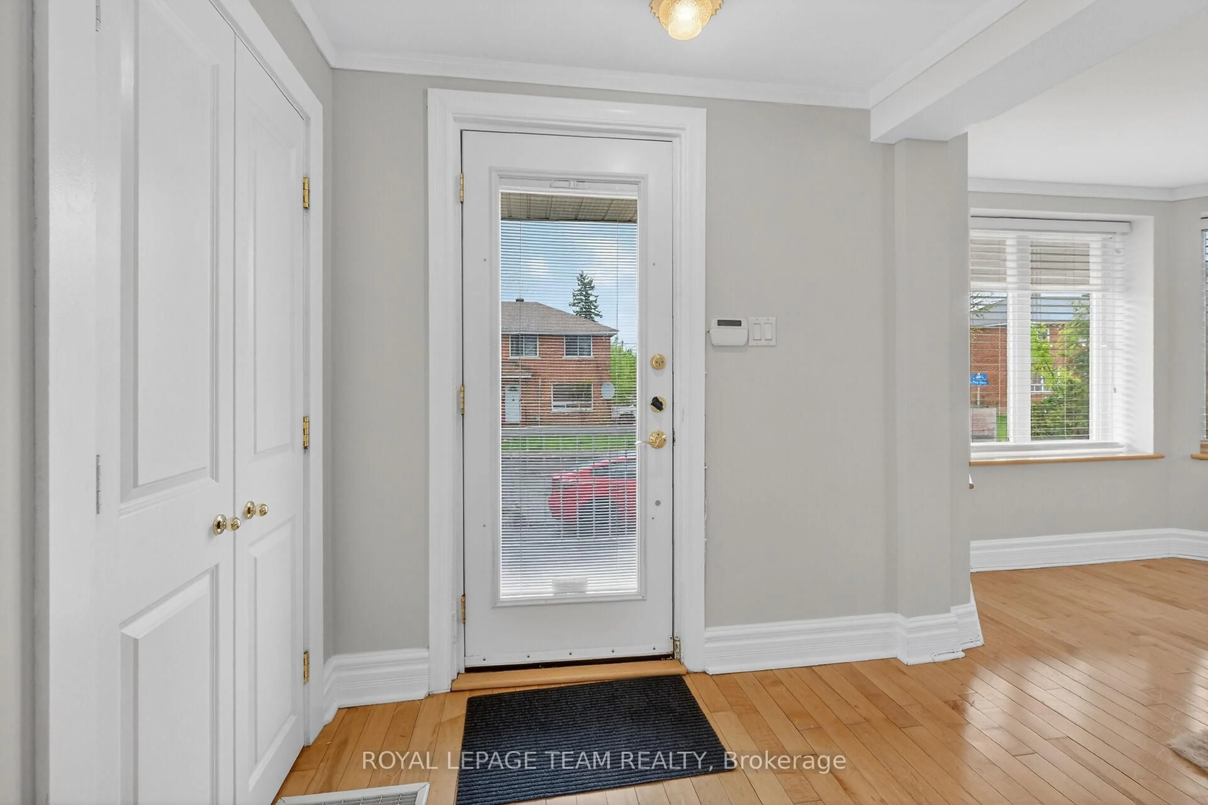 Indoor entryway for 196 Prince Albert St, Ottawa Ontario K1K 1Z7