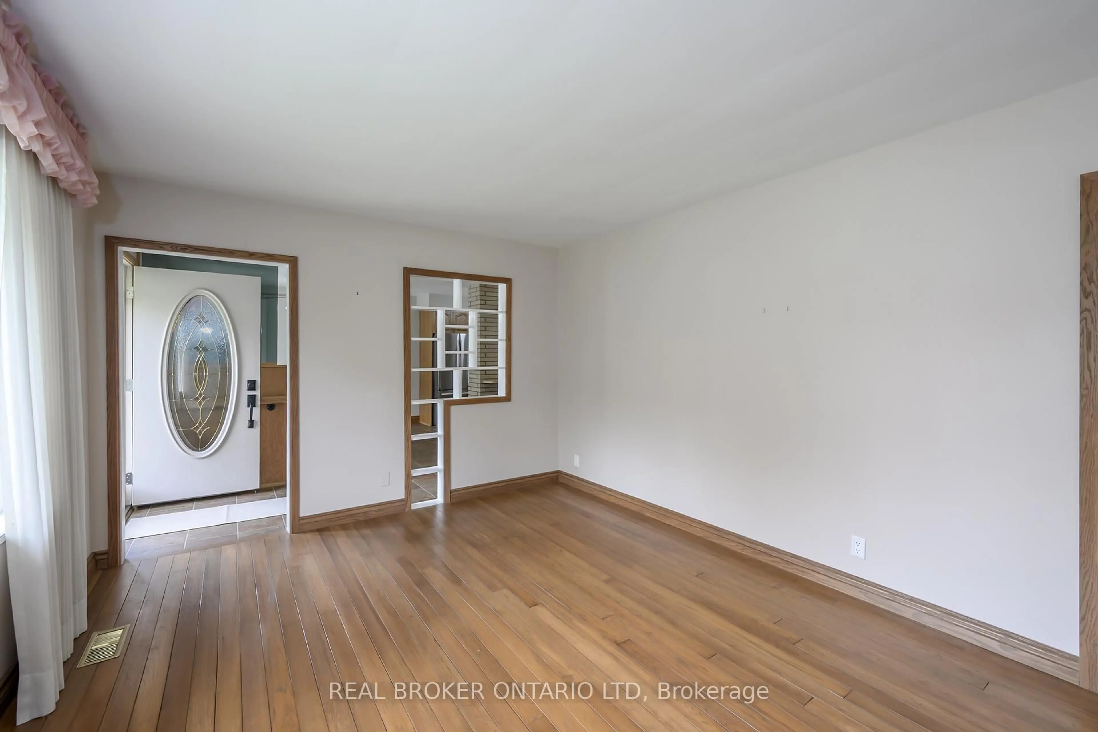 A pic of a room for 1863 Herbert Ave, London East Ontario N5V 2C6