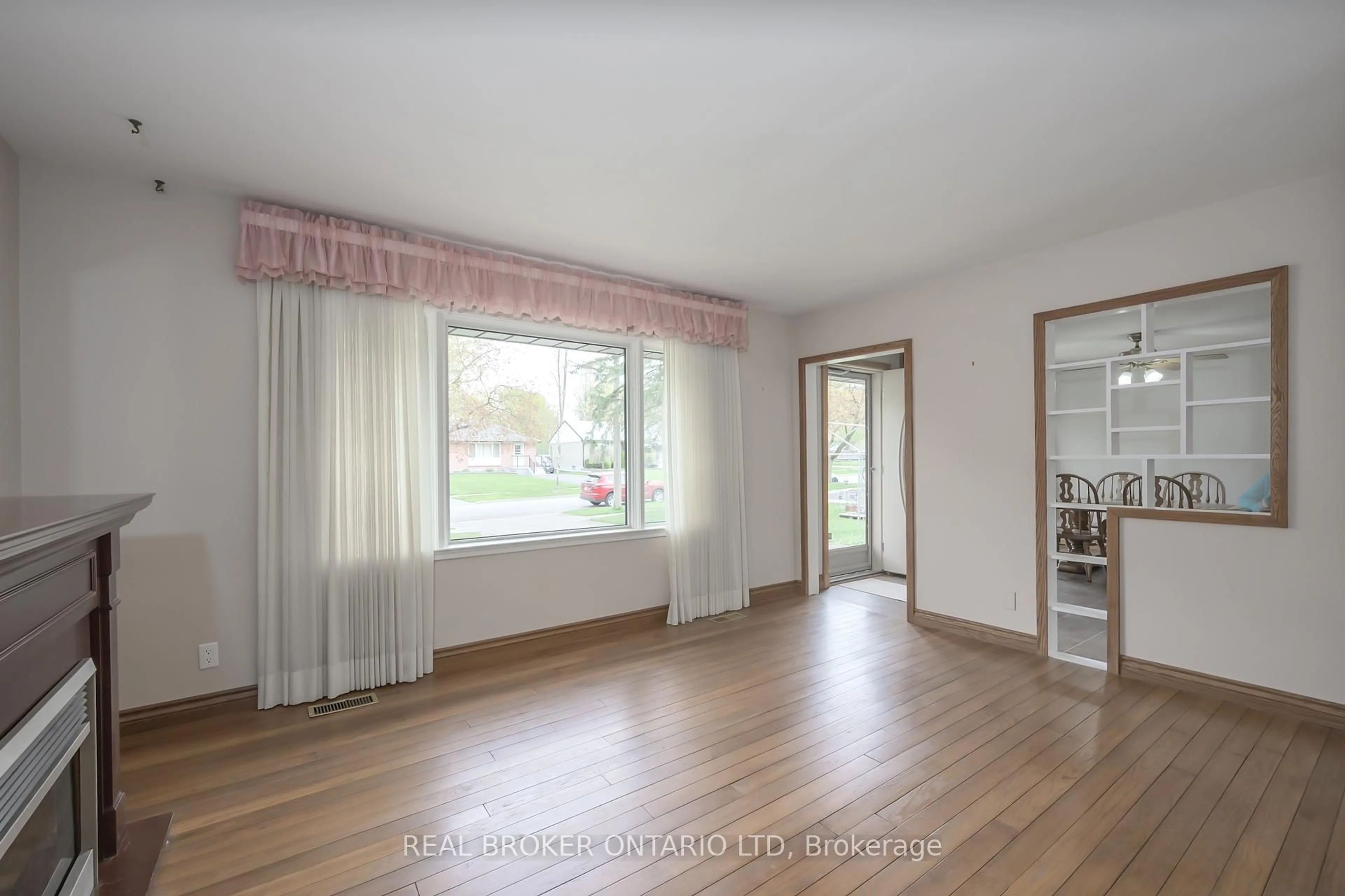 A pic of a room for 1863 Herbert Ave, London East Ontario N5V 2C6
