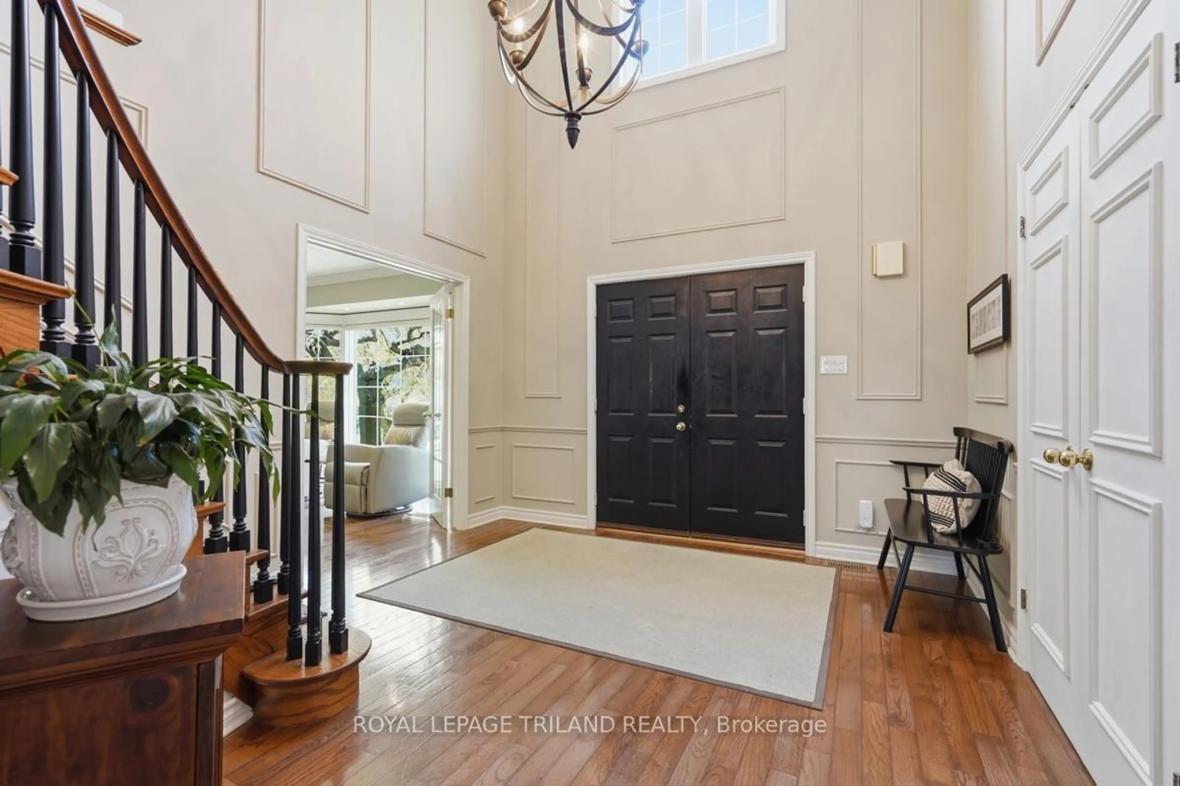 Indoor entryway for 48 Tamarack Cres, London South Ontario N6K 3J7