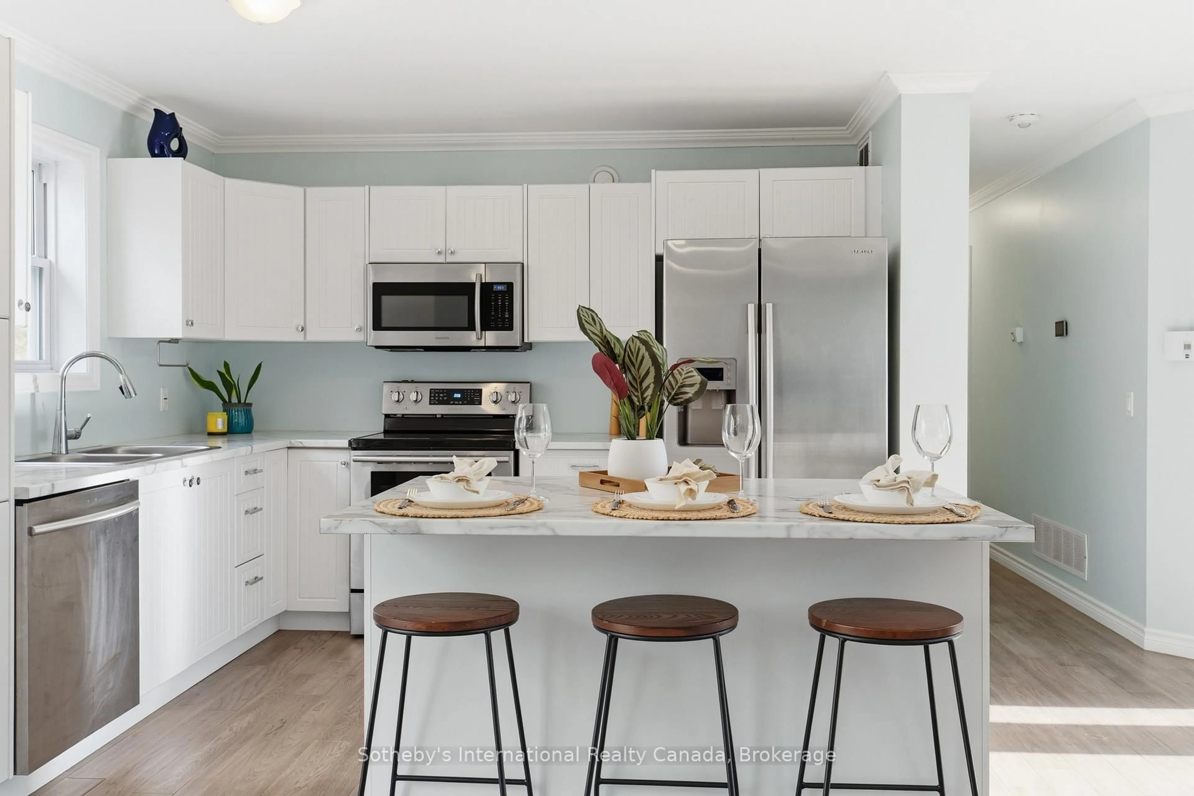 Contemporary kitchen, ceramic/tile floor for 1021 Tower Cres, Gravenhurst Ontario P0E 1G0