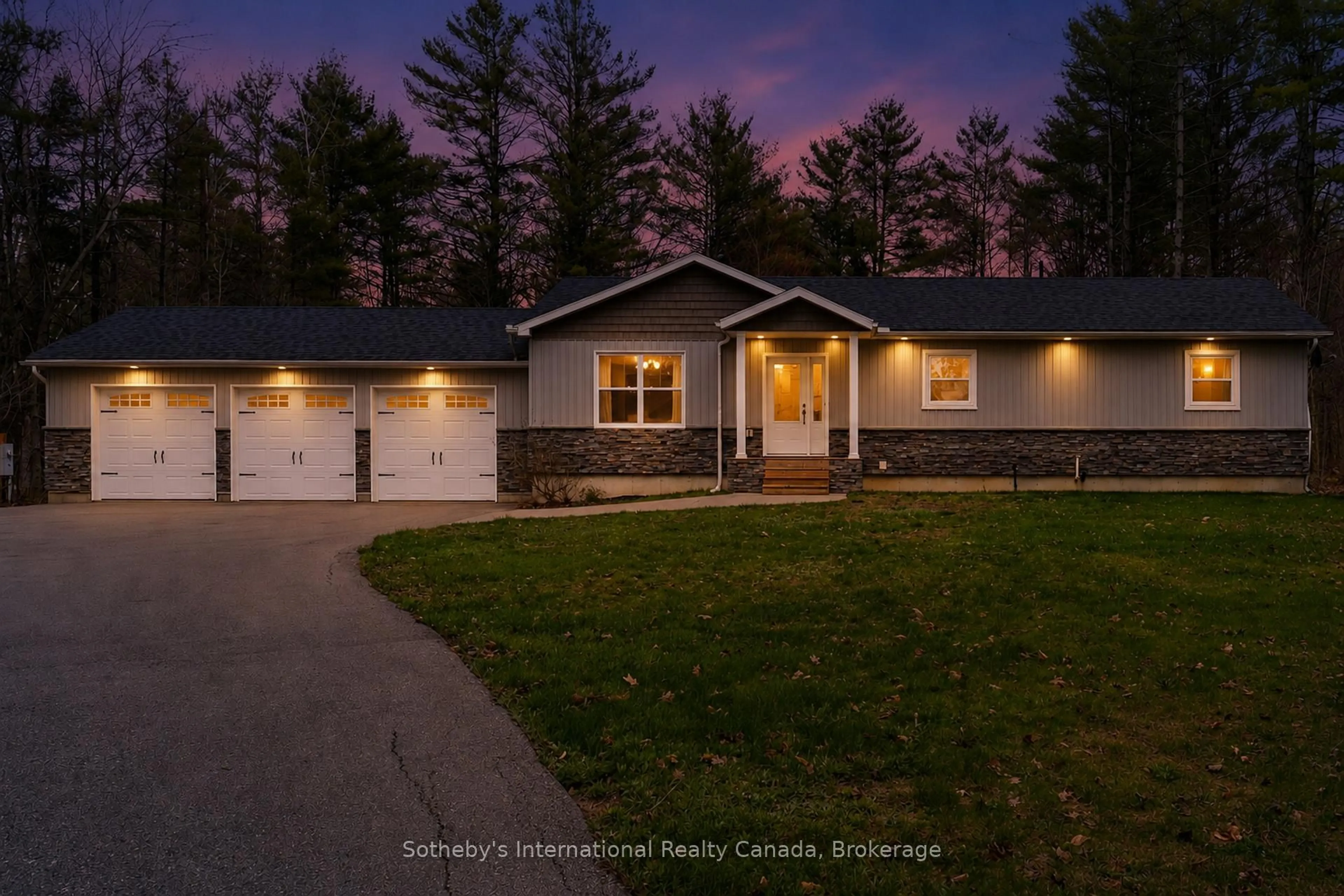 Home with vinyl exterior material, street for 1021 Tower Cres, Gravenhurst Ontario P0E 1G0
