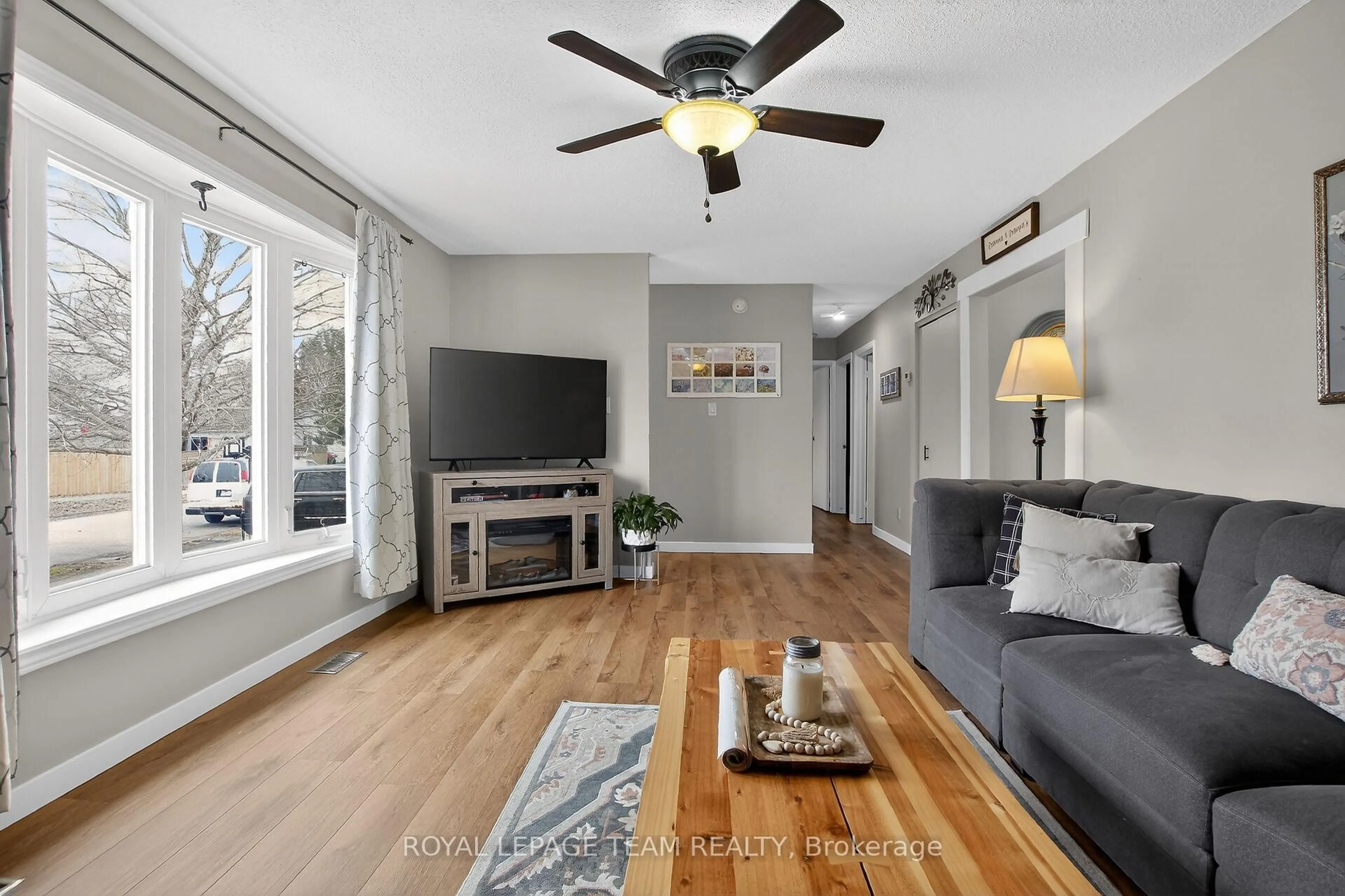 Living room with furniture, wood/laminate floor for 44 Ballantrae Way, Kanata Ontario K2L 1N5