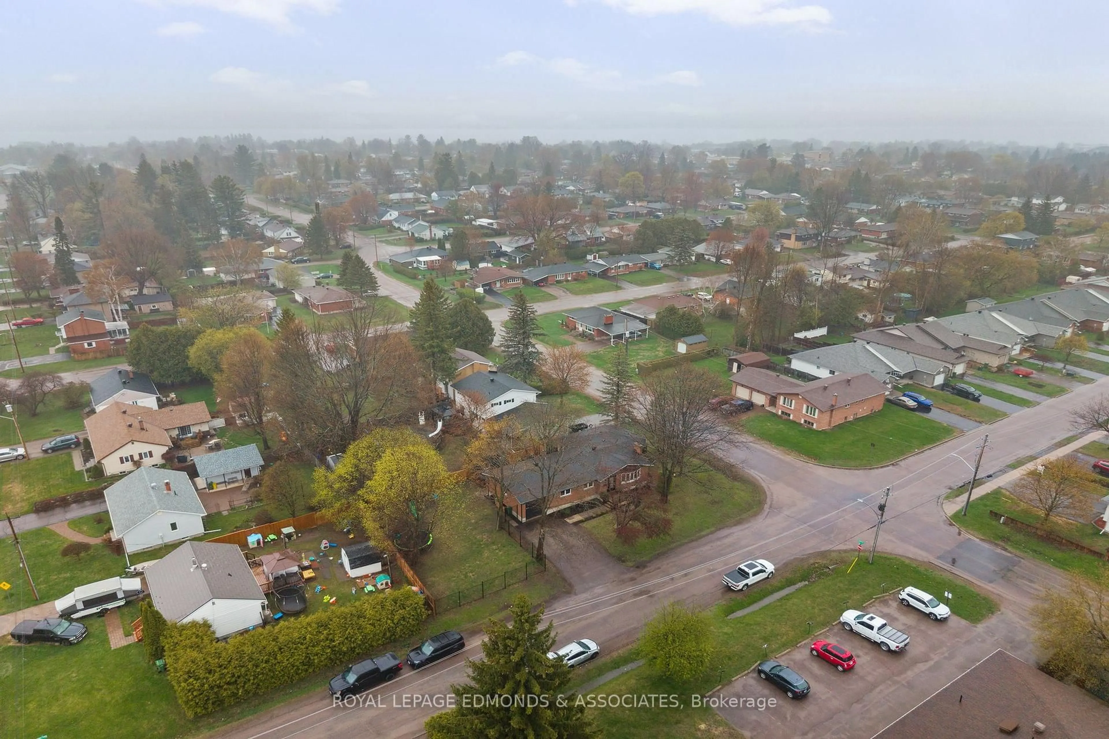 A pic from outside/outdoor area/front of a property/back of a property/a pic from drone, unknown for 379 Morris St, Pembroke Ontario K8A 7W1