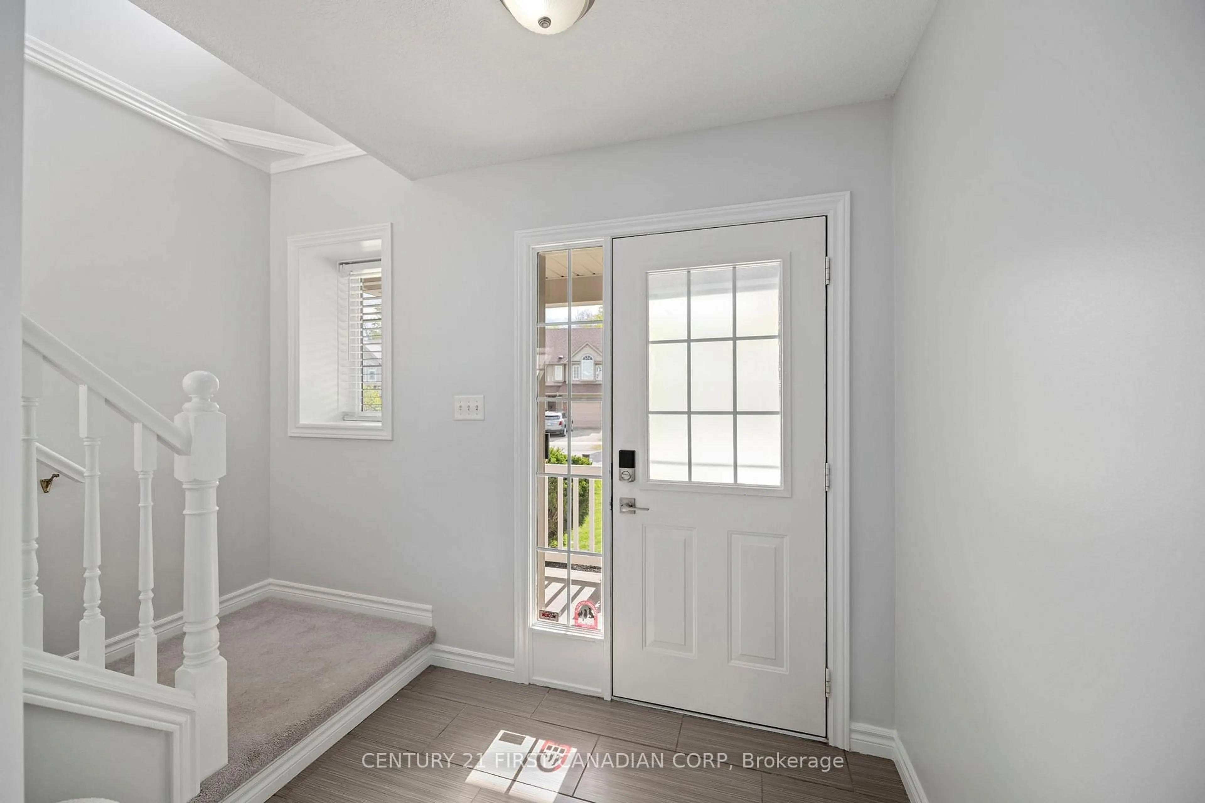 Indoor entryway for 812 SANDCHERRY St, London North Ontario N6H 5T9