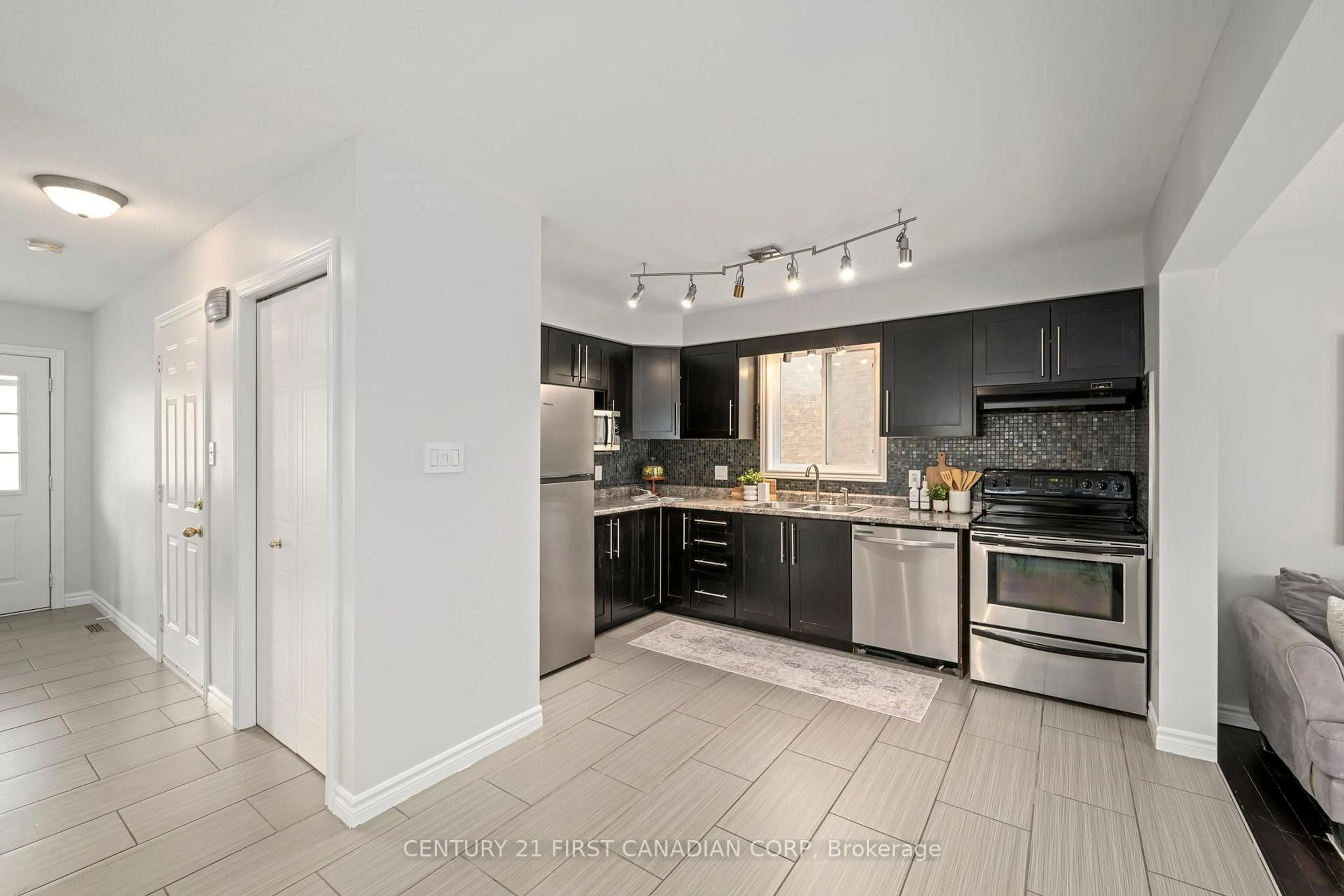 Unknown for 812 SANDCHERRY St, London North Ontario N6H 5T9