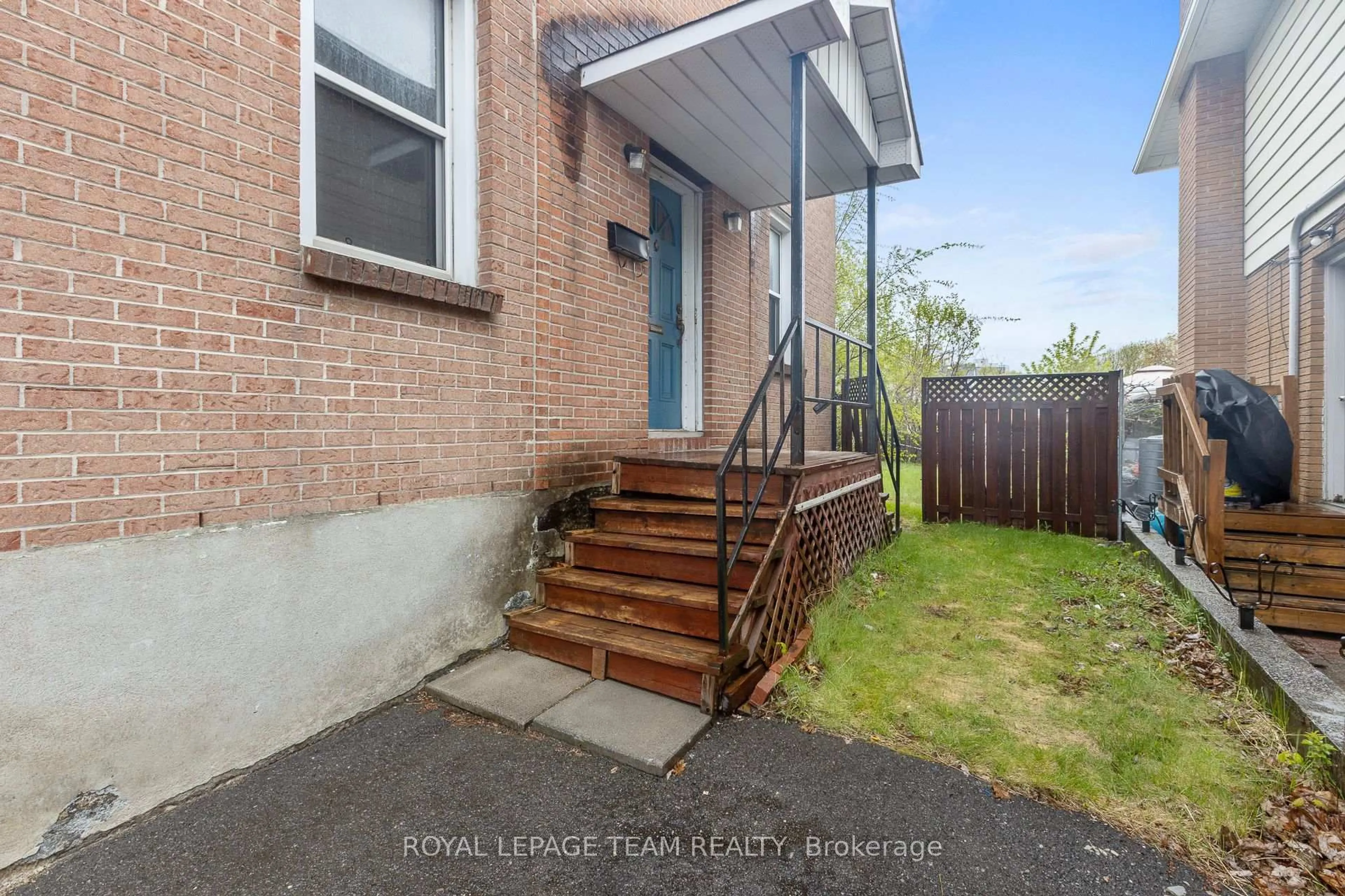 Unknown for 910 Pinecrest Rd, Ottawa Ontario K2B 6B3