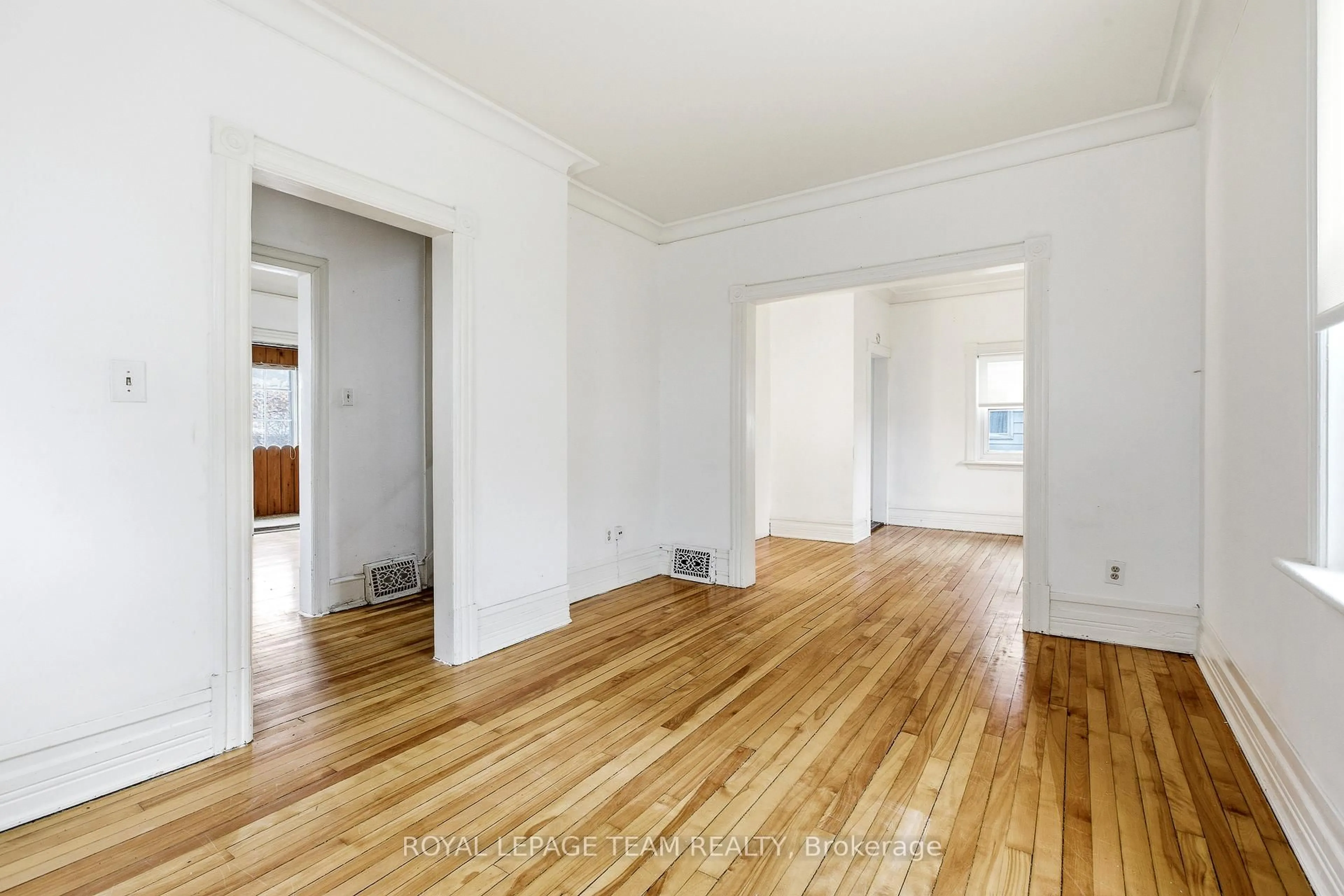 A pic of a room for 910 Pinecrest Rd, Ottawa Ontario K2B 6B3