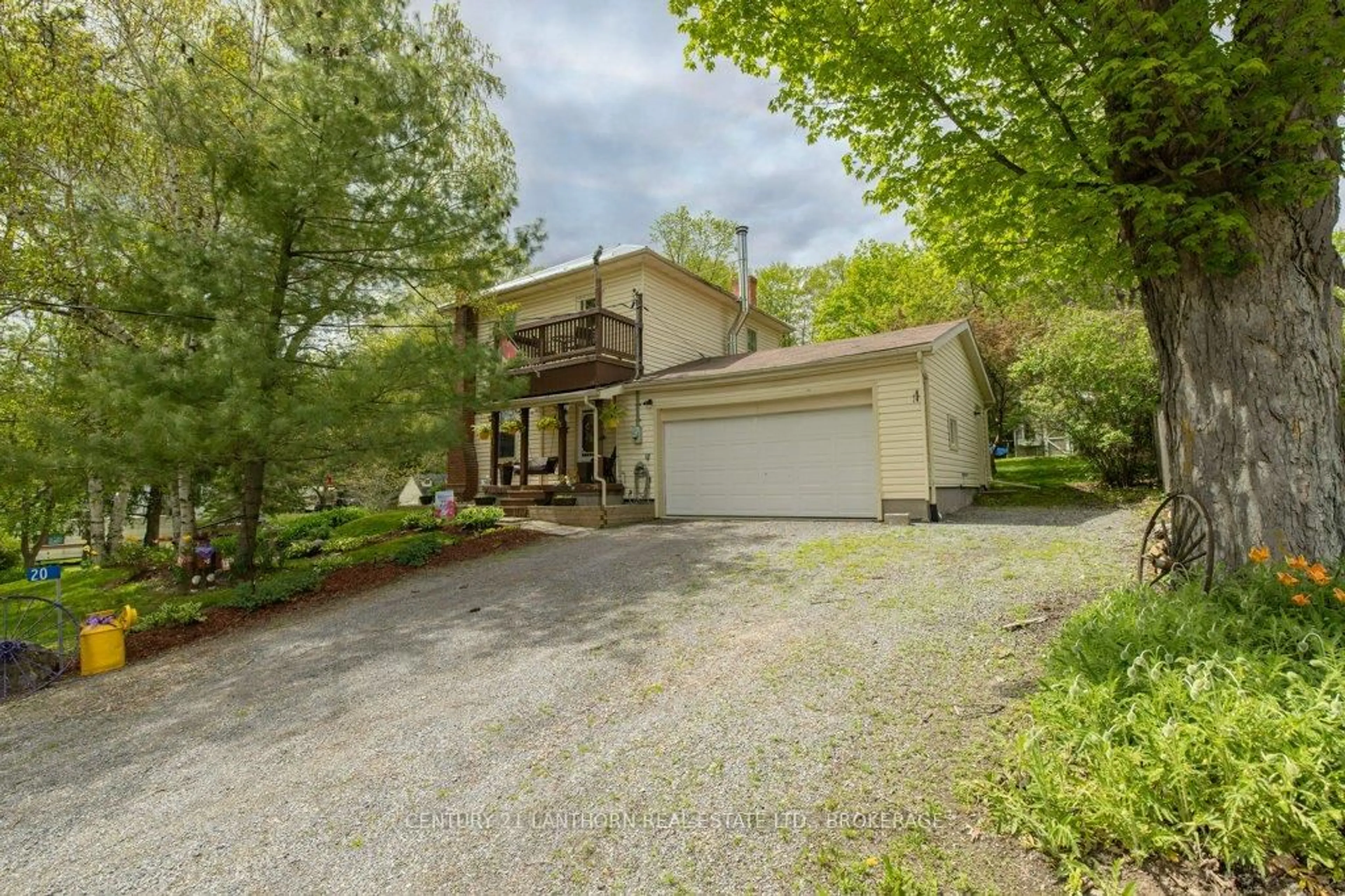 A pic from outside/outdoor area/front of a property/back of a property/a pic from drone, unknown for 20 Ann St, Tweed Ontario K0K 2L0
